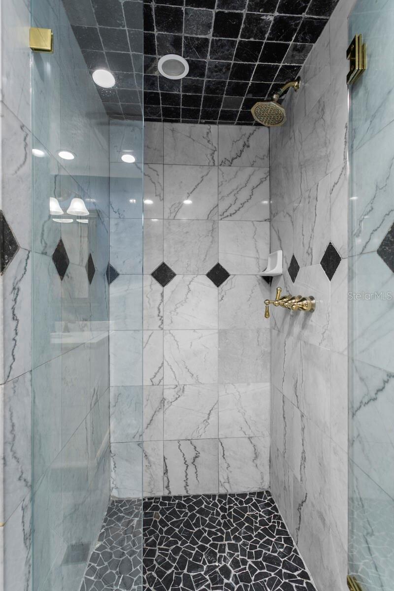 Image 38 of 99 For 10402 Oakbrook Drive