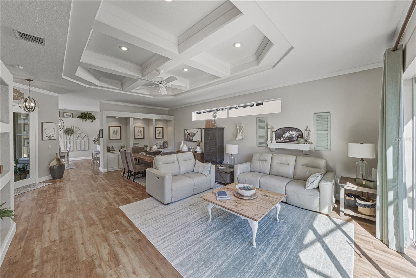 Image 18 of 89 For 12422 Woodlands Circle