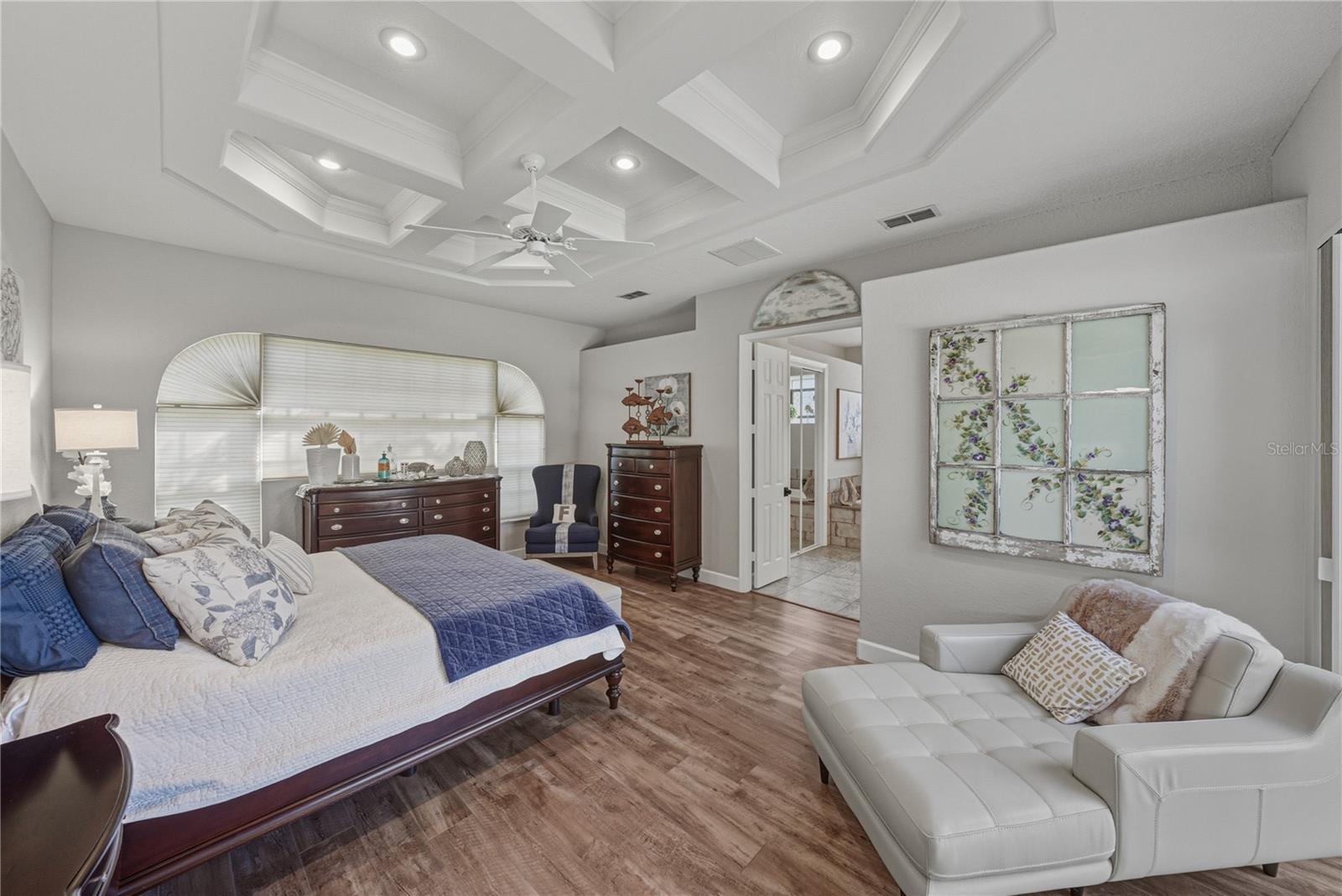 Image 32 of 89 For 12422 Woodlands Circle