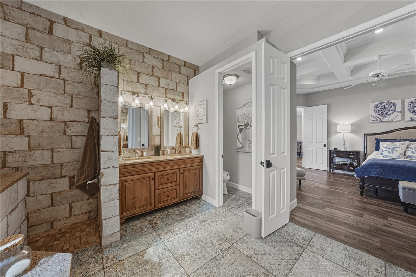 Image 41 of 89 For 12422 Woodlands Circle