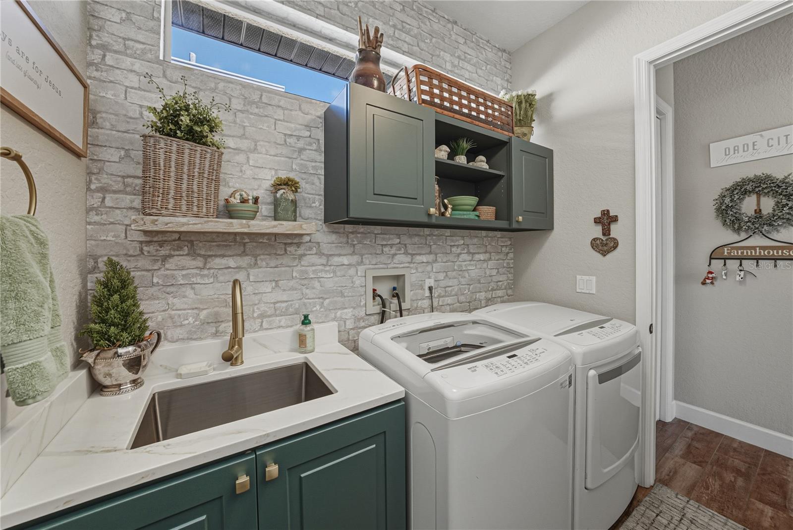 Image 47 of 89 For 12422 Woodlands Circle