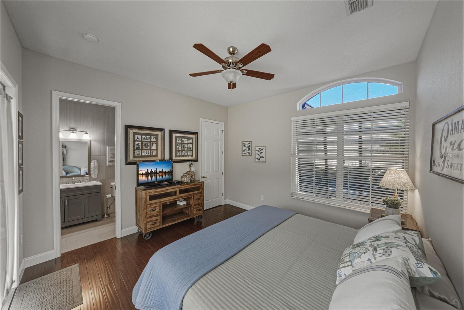 Image 52 of 89 For 12422 Woodlands Circle