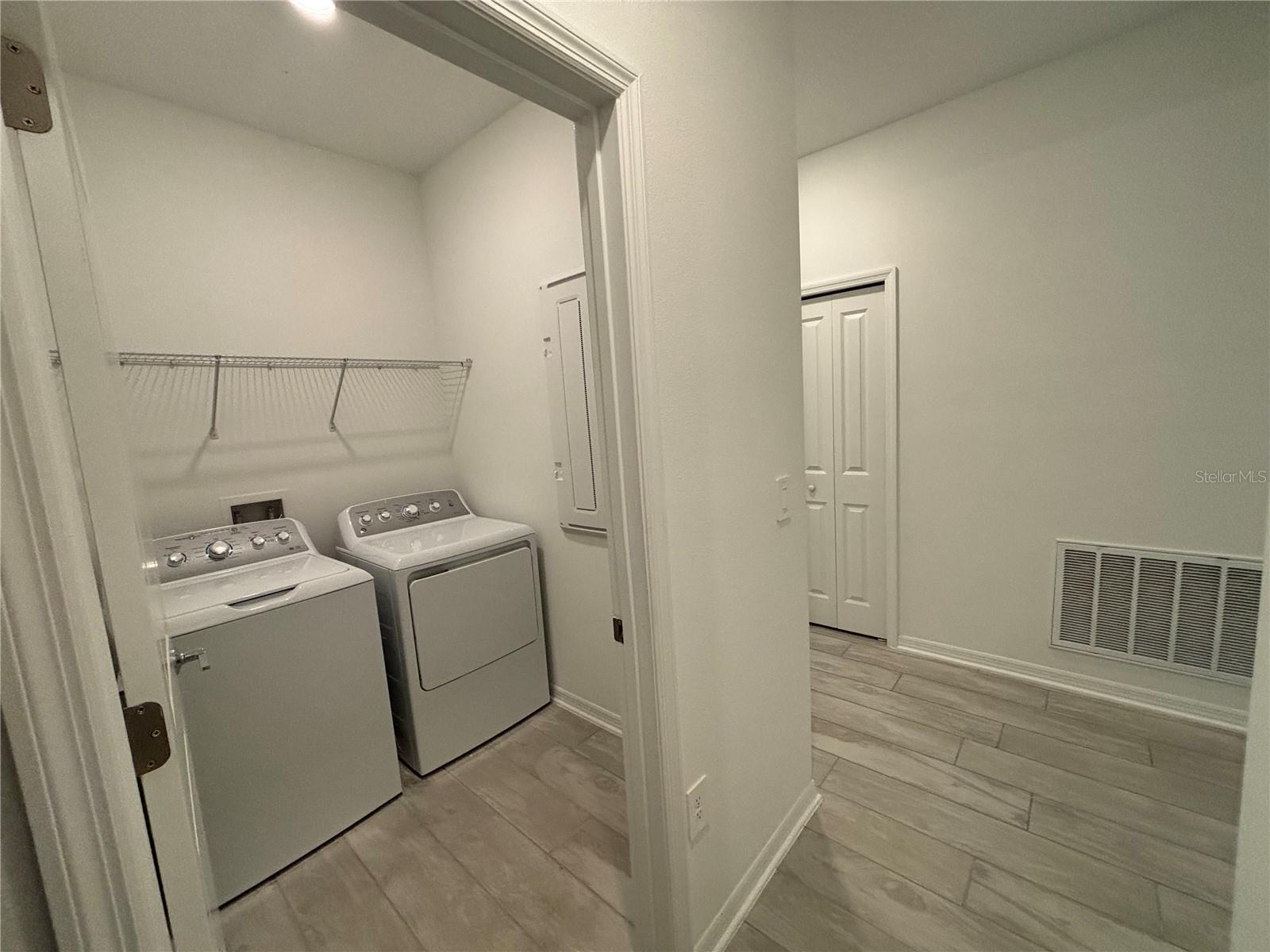 Image 3 of 11 For 724 Grove Street