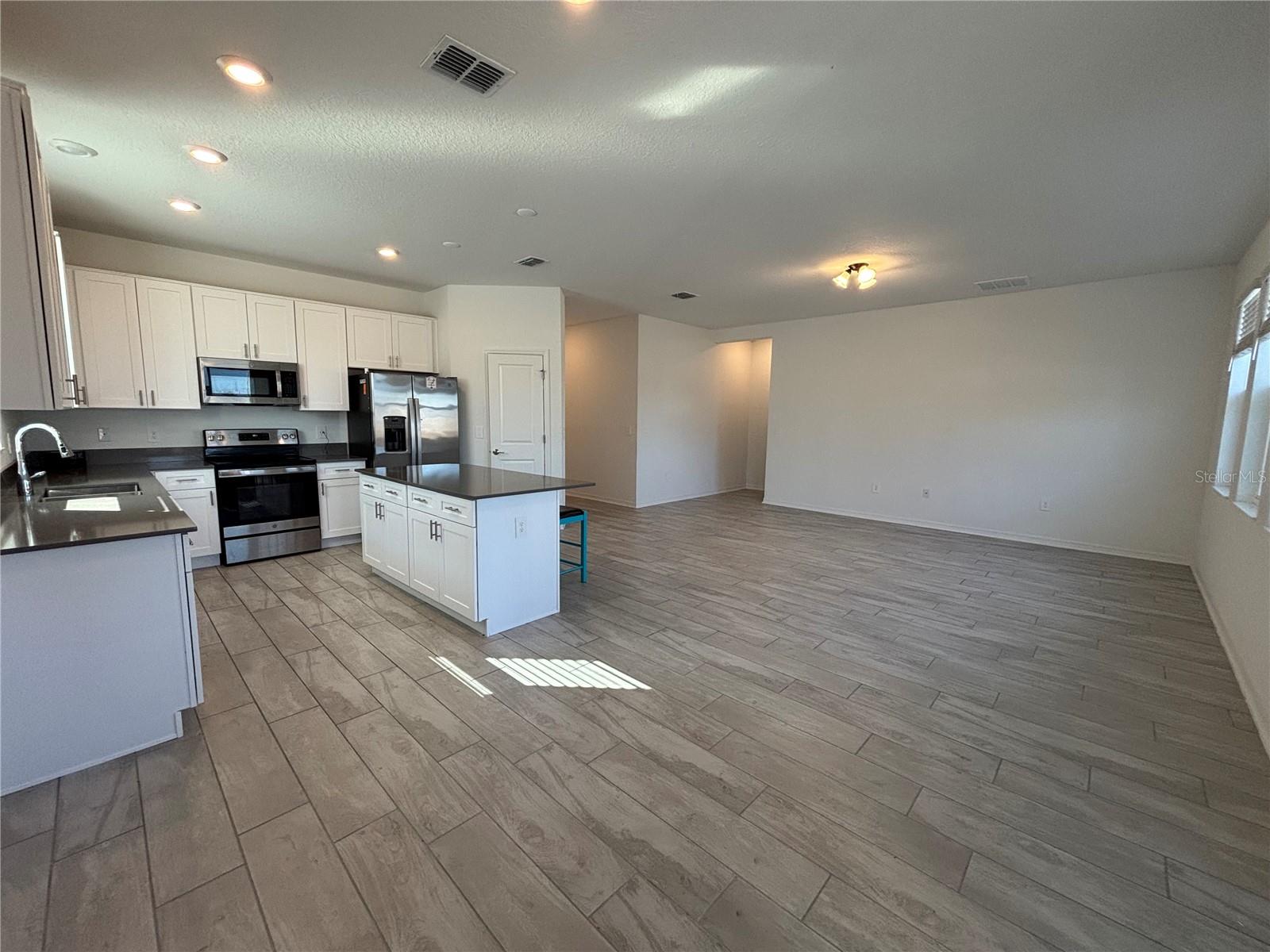 Image 4 of 11 For 724 Grove Street