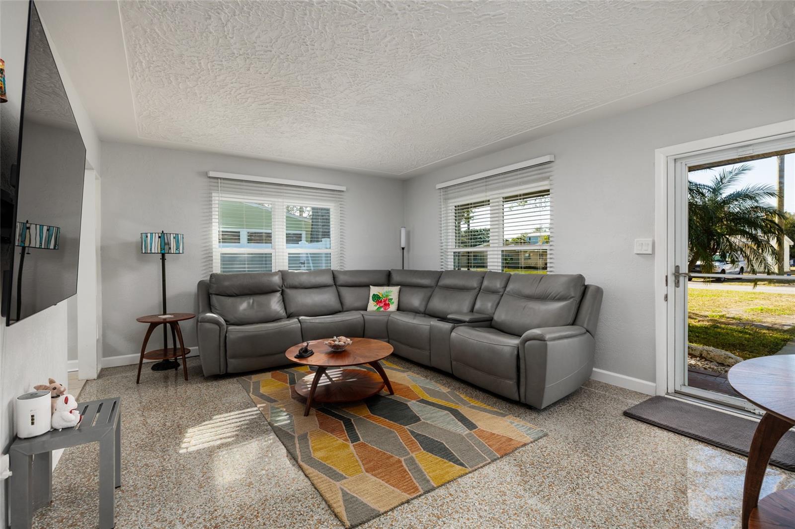 Image 11 of 52 For 7201 Grevilla Avenue S