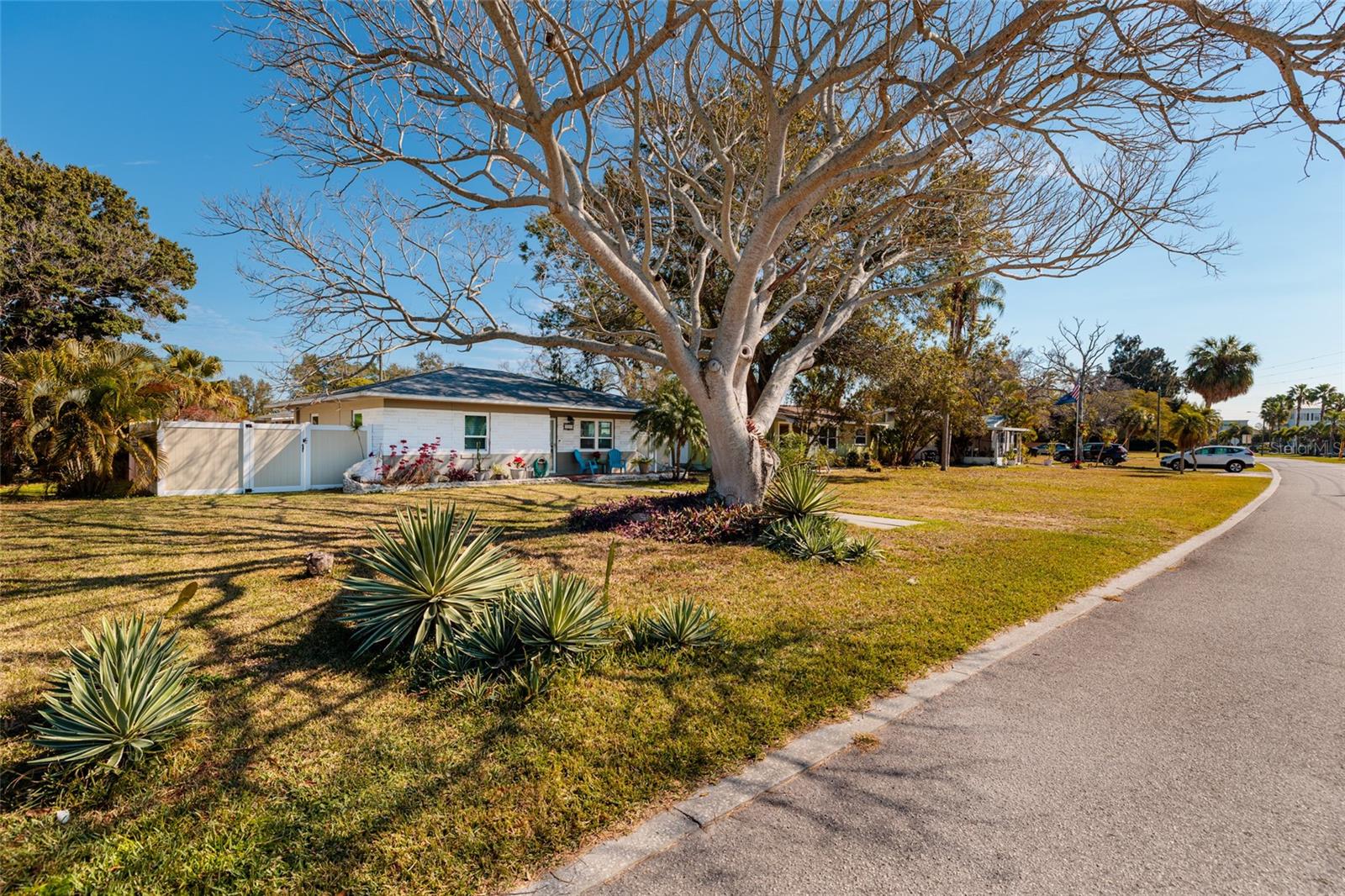 Image 4 of 52 For 7201 Grevilla Avenue S