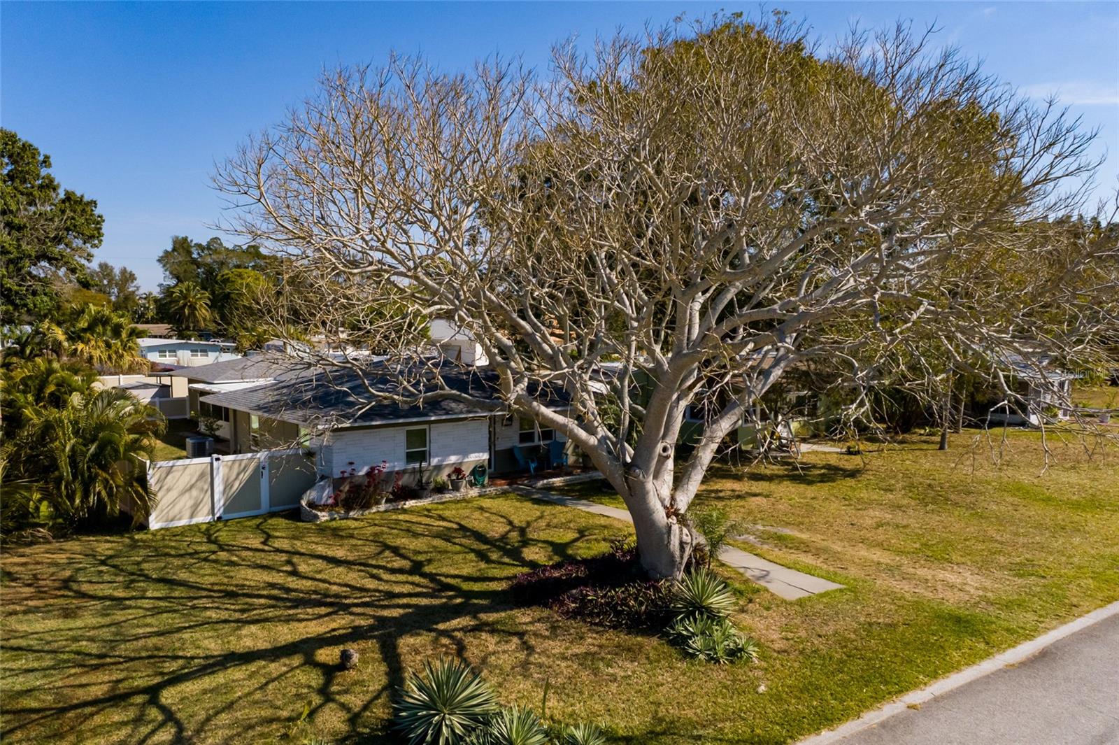 Image 9 of 52 For 7201 Grevilla Avenue S