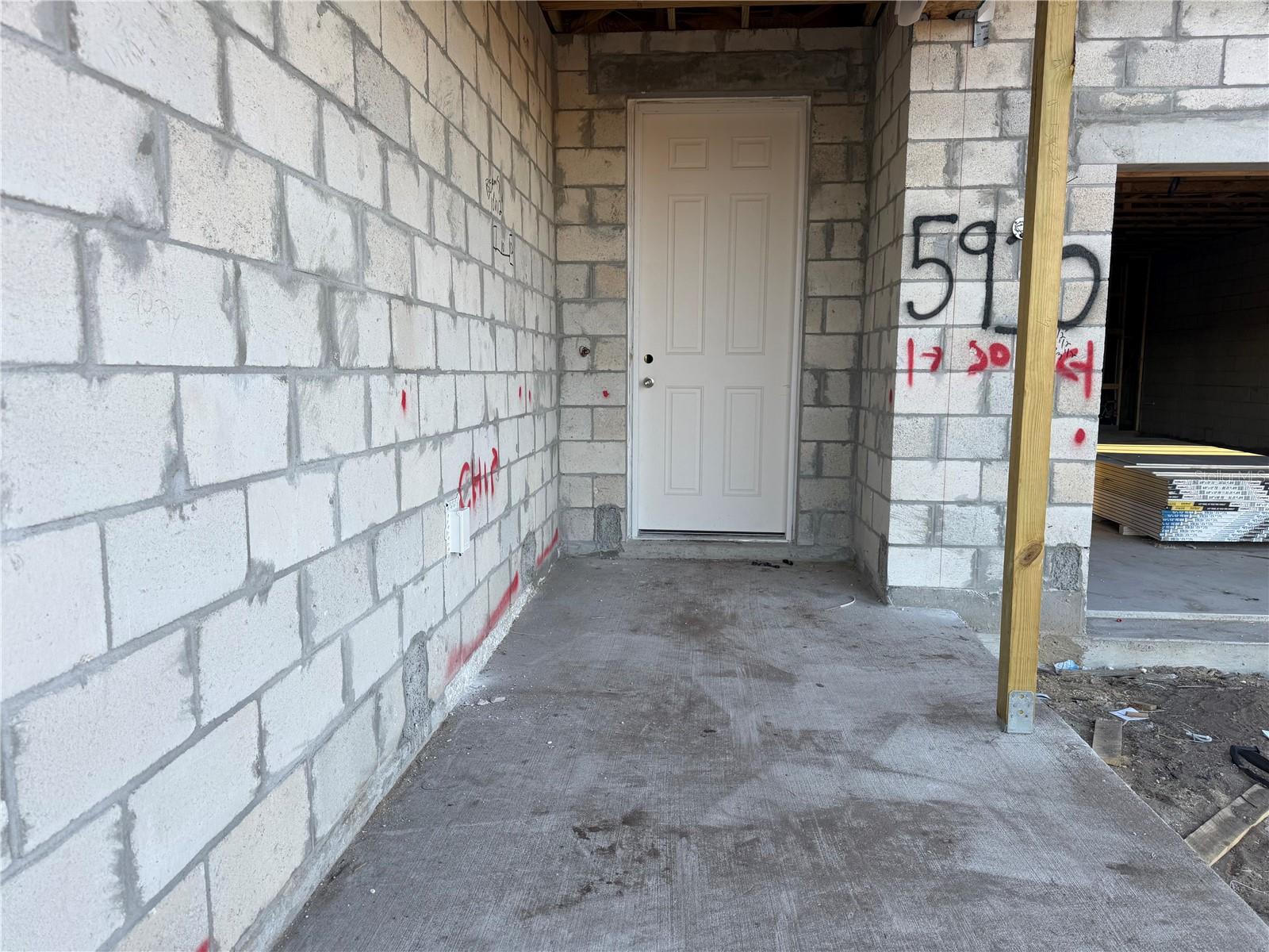 Listing photo id 3 for 5910 Fresh Flora Drive