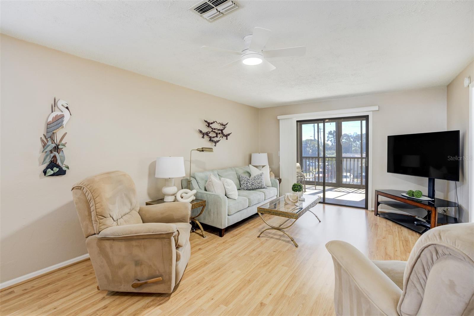 Image 4 of 22 For 460 Paula Drive S 401