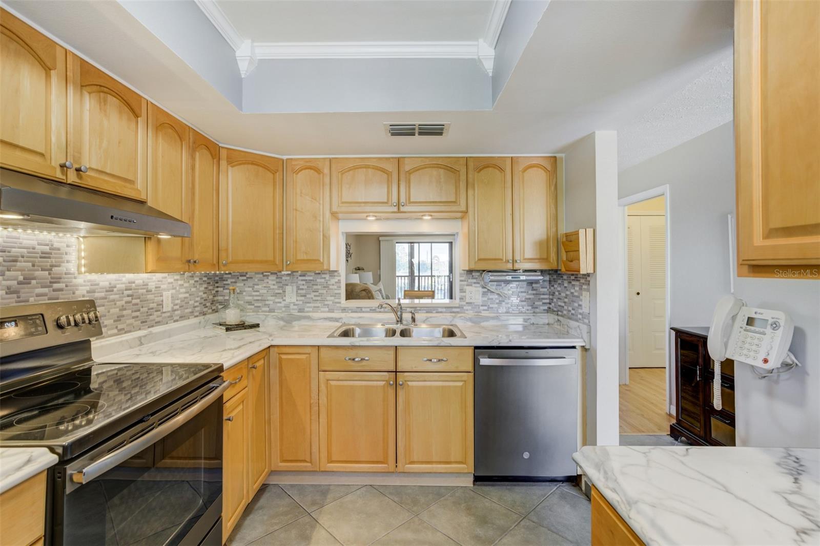 Image 6 of 22 For 460 Paula Drive S 401