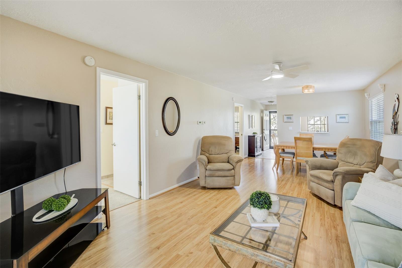 Image 7 of 22 For 460 Paula Drive S 401