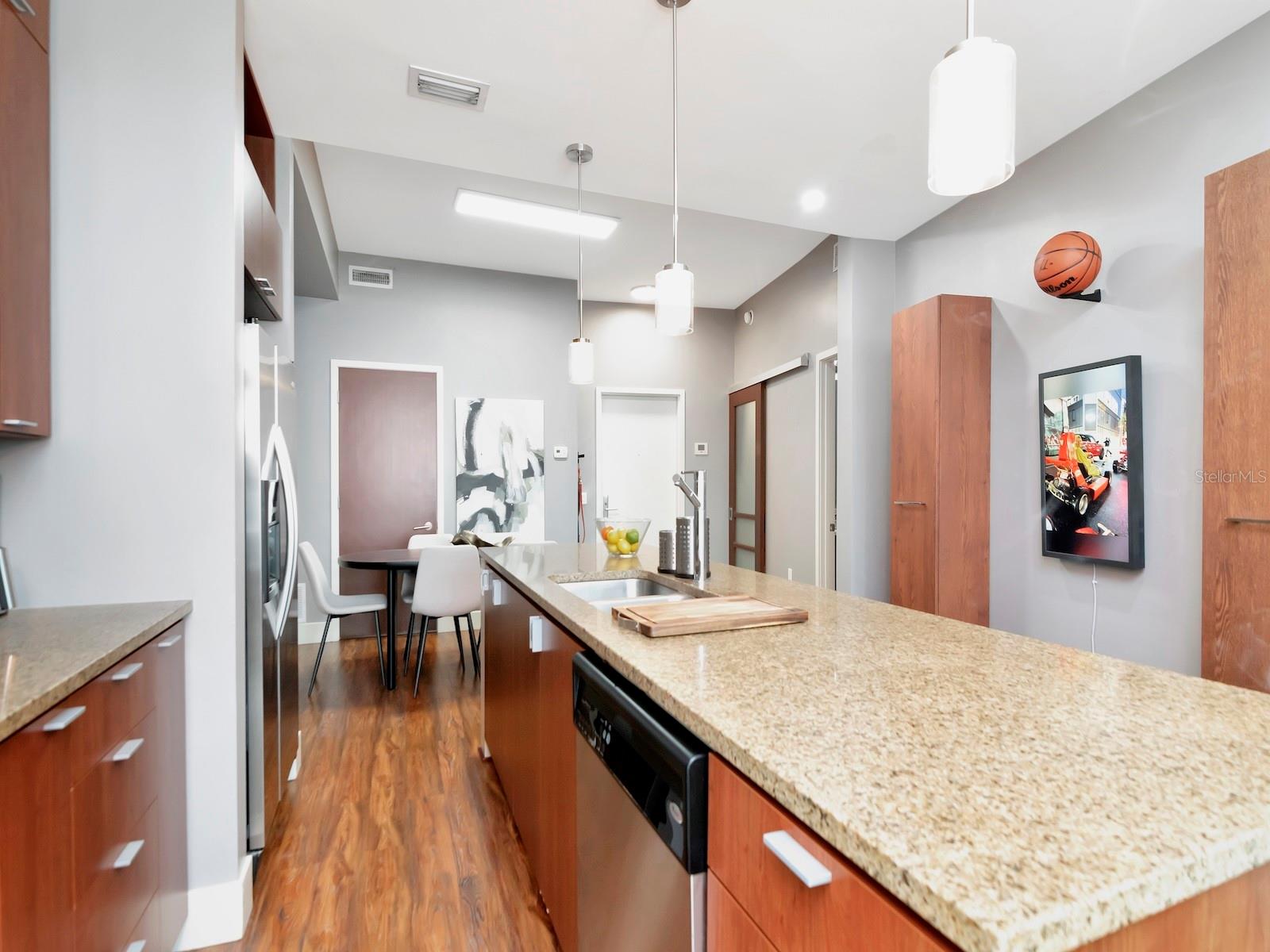 Listing photo id 8 for 111 12th Street 1820