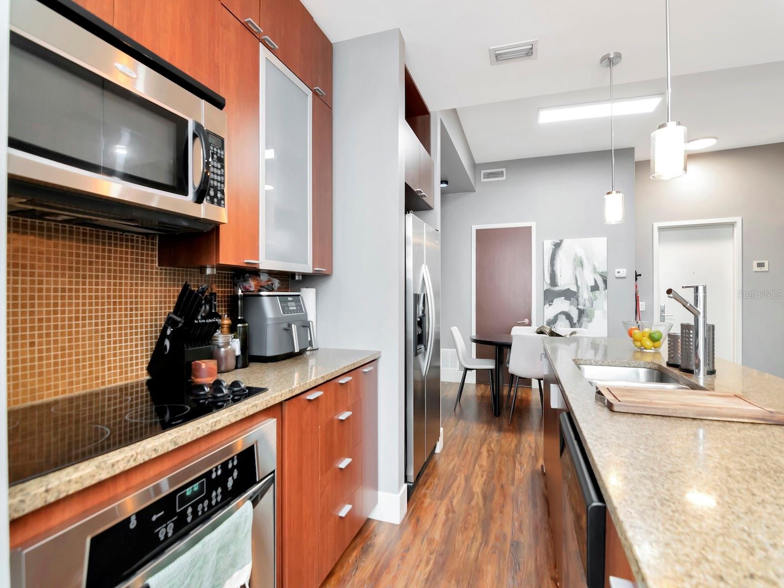 Listing photo id 9 for 111 12th Street 1820