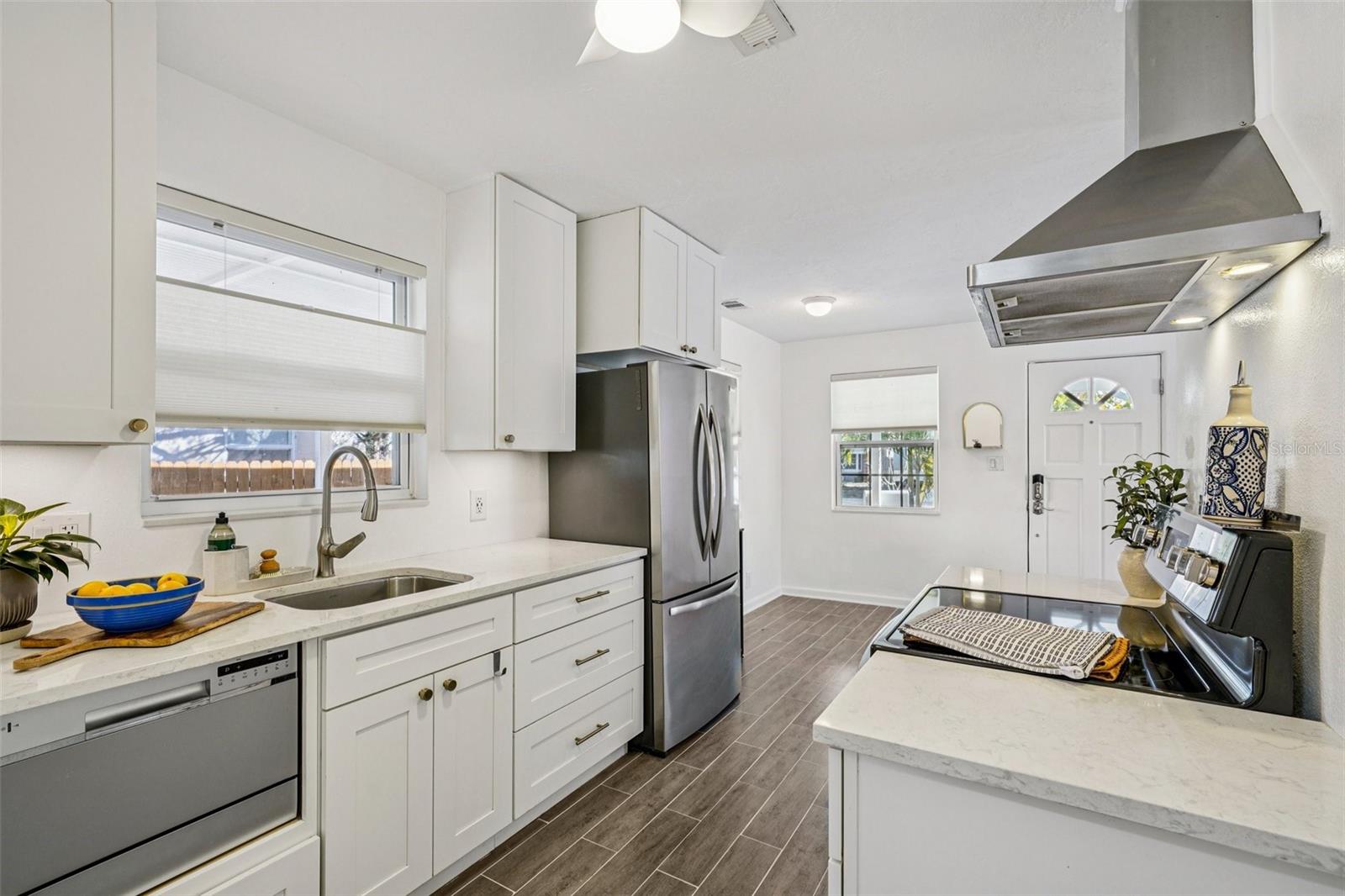 Image 11 of 33 For 3927 10th Avenue N