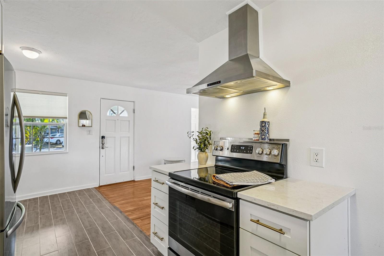 Image 12 of 33 For 3927 10th Avenue N