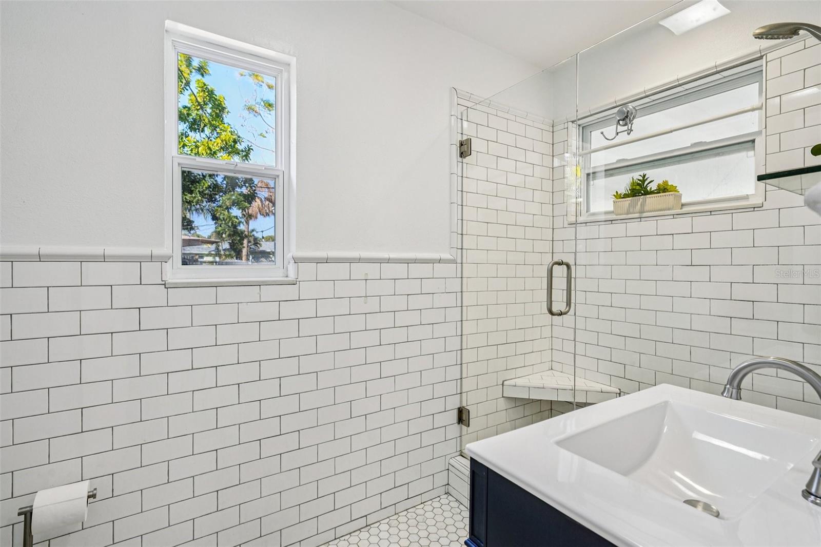 Image 14 of 33 For 3927 10th Avenue N