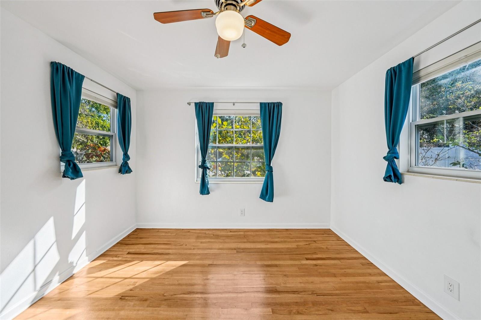 Image 16 of 33 For 3927 10th Avenue N