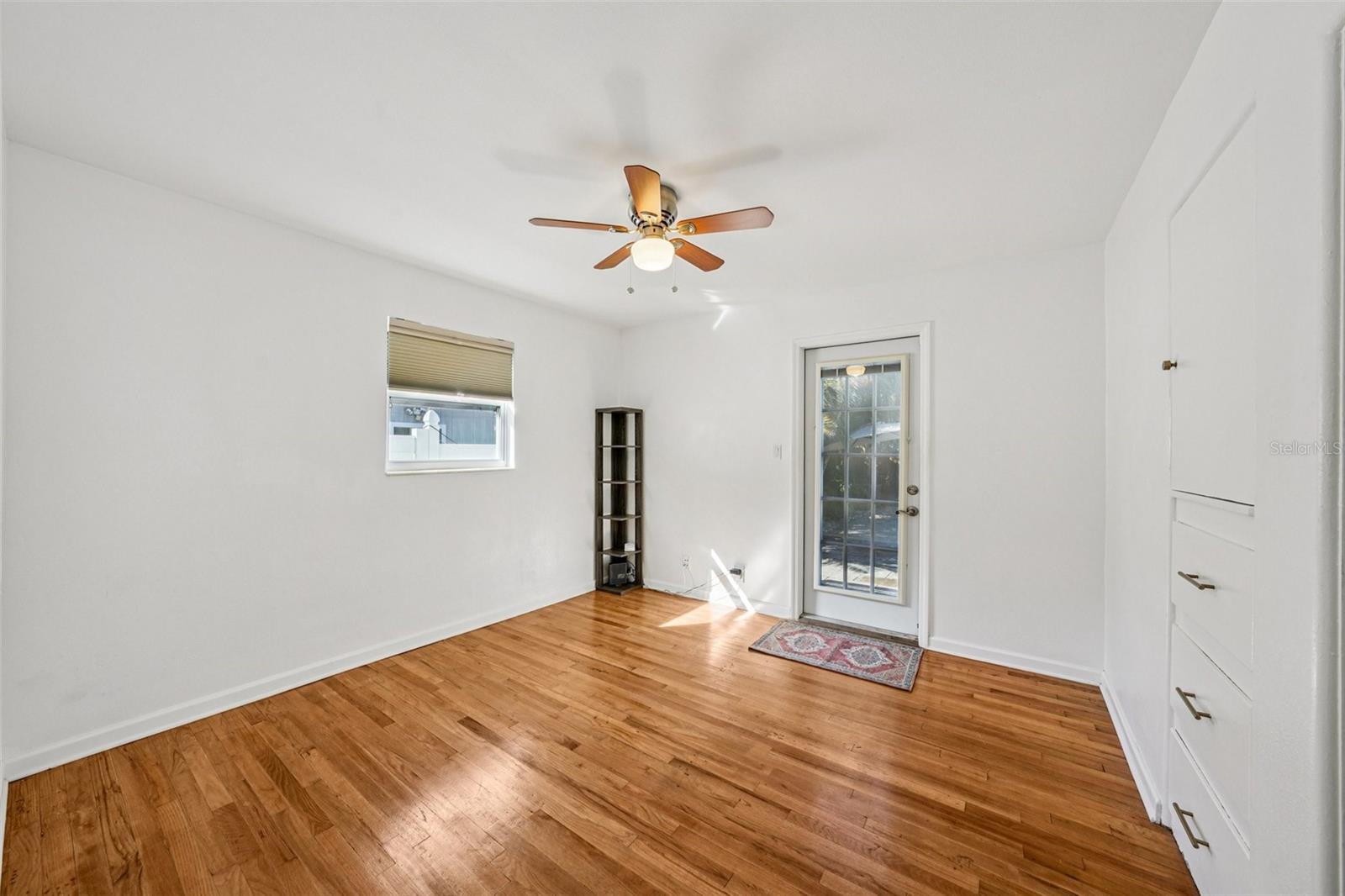 Image 18 of 33 For 3927 10th Avenue N