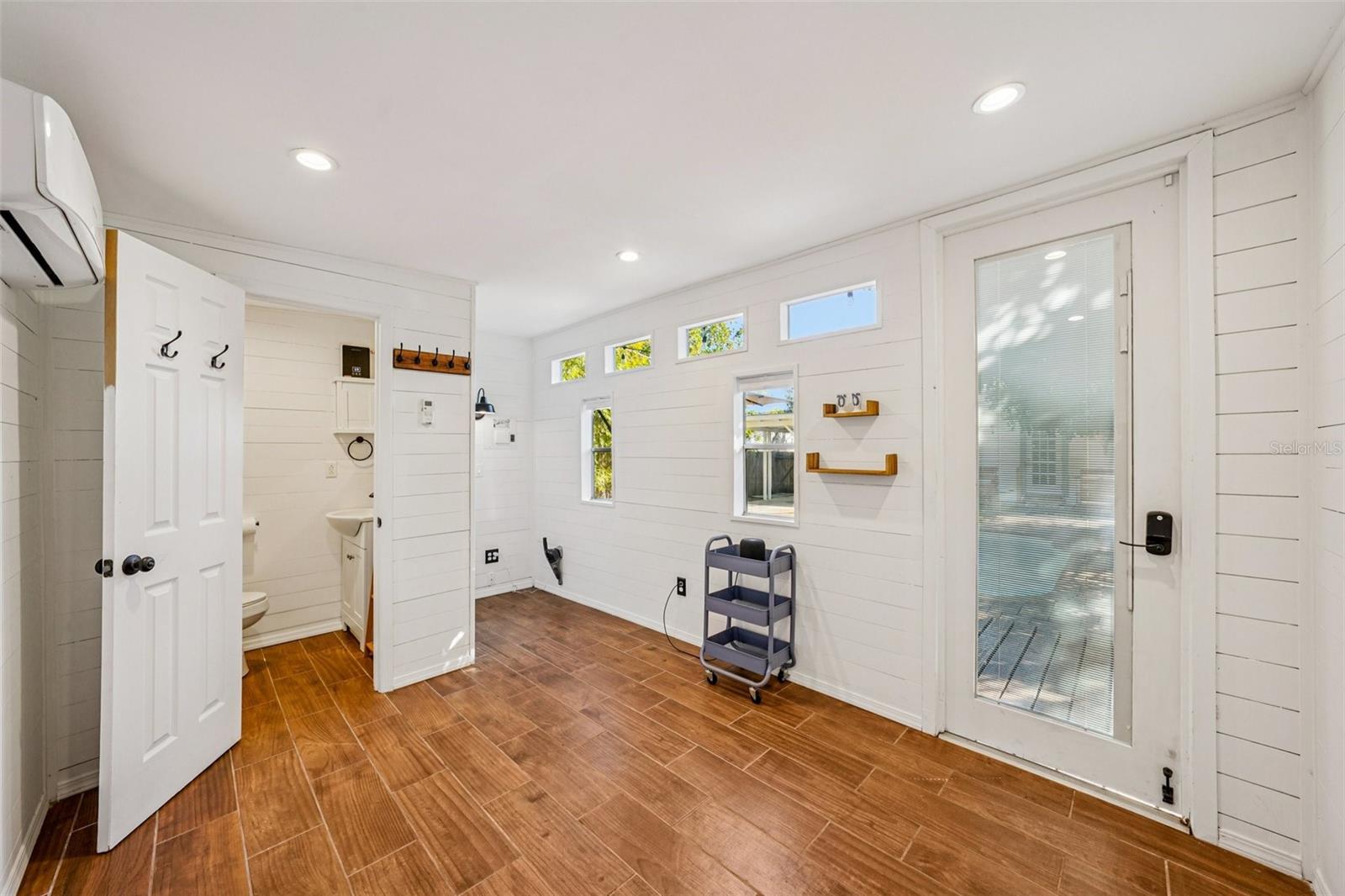 Image 25 of 33 For 3927 10th Avenue N