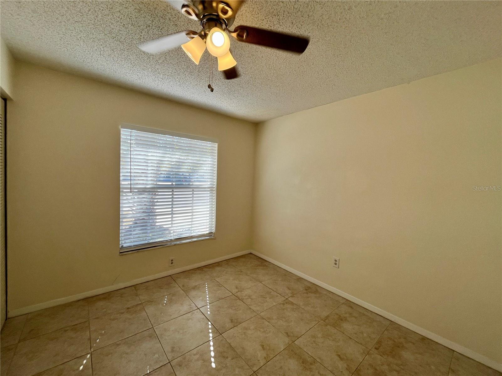 Image 13 of 26 For 945 Burlwood Street