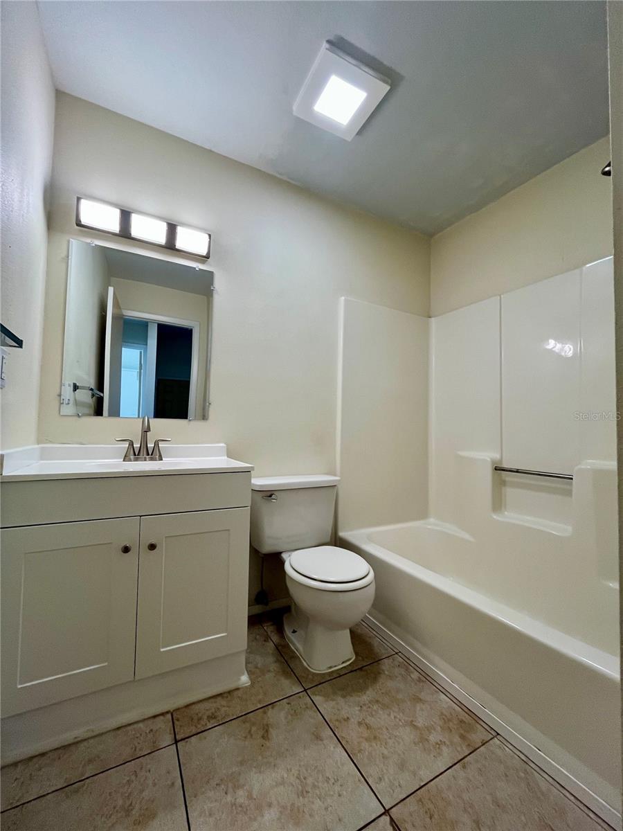 Image 16 of 26 For 945 Burlwood Street