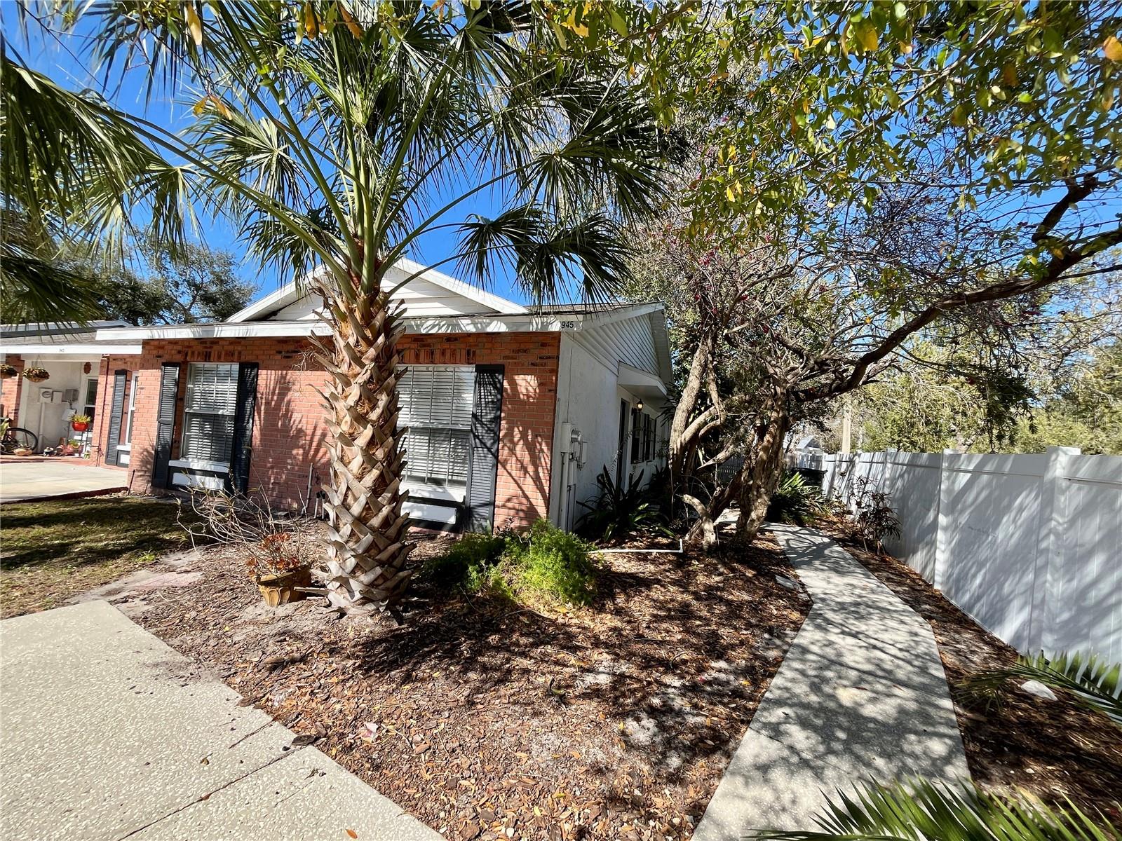 Image 2 of 26 For 945 Burlwood Street