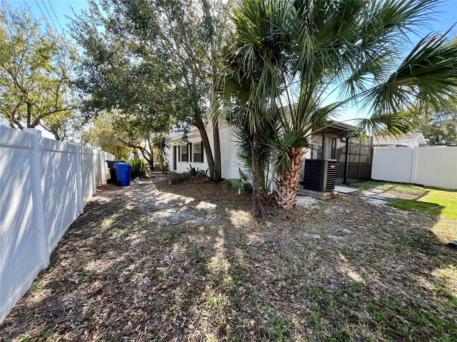 Image 22 of 26 For 945 Burlwood Street