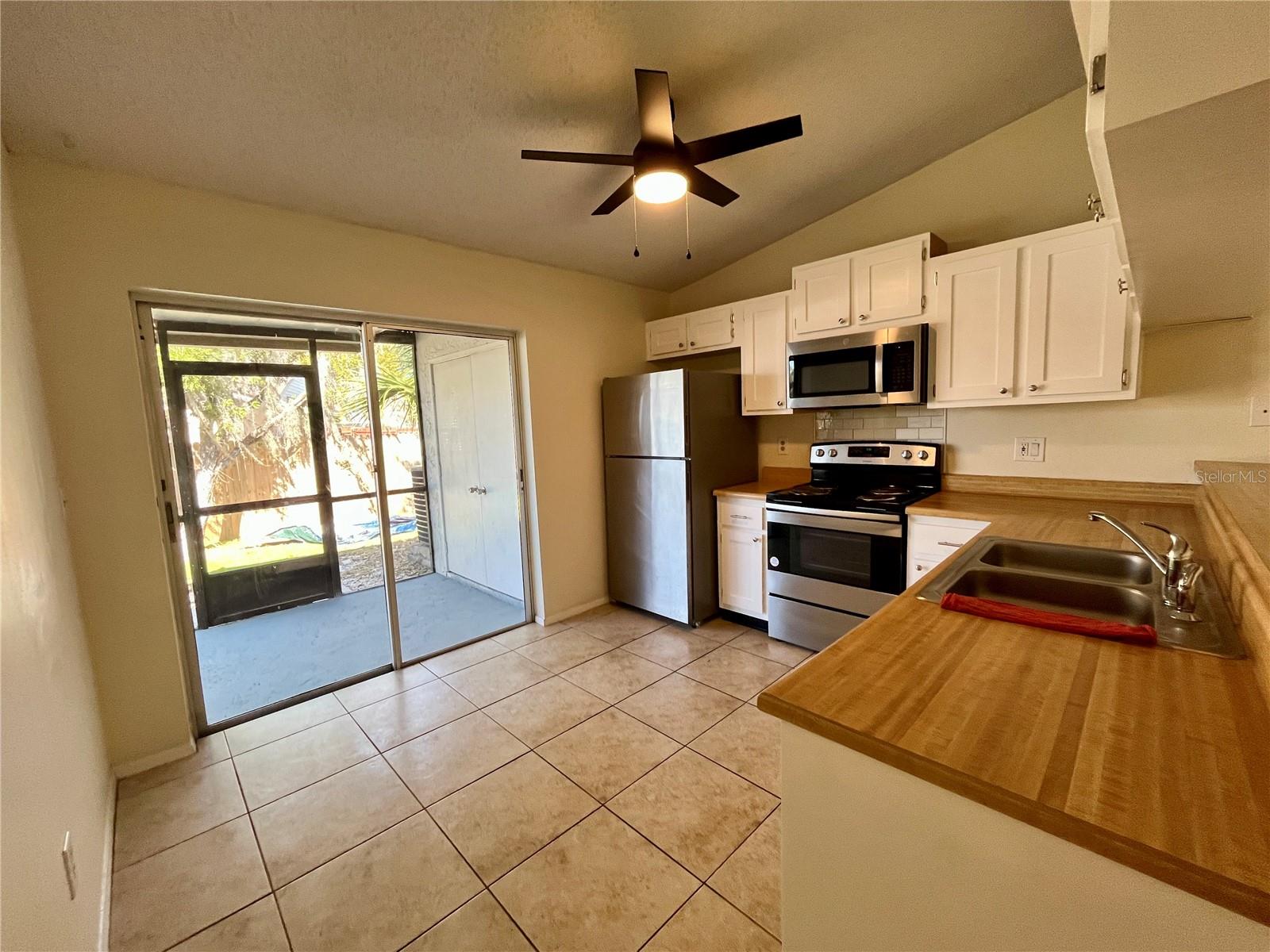 Image 6 of 26 For 945 Burlwood Street