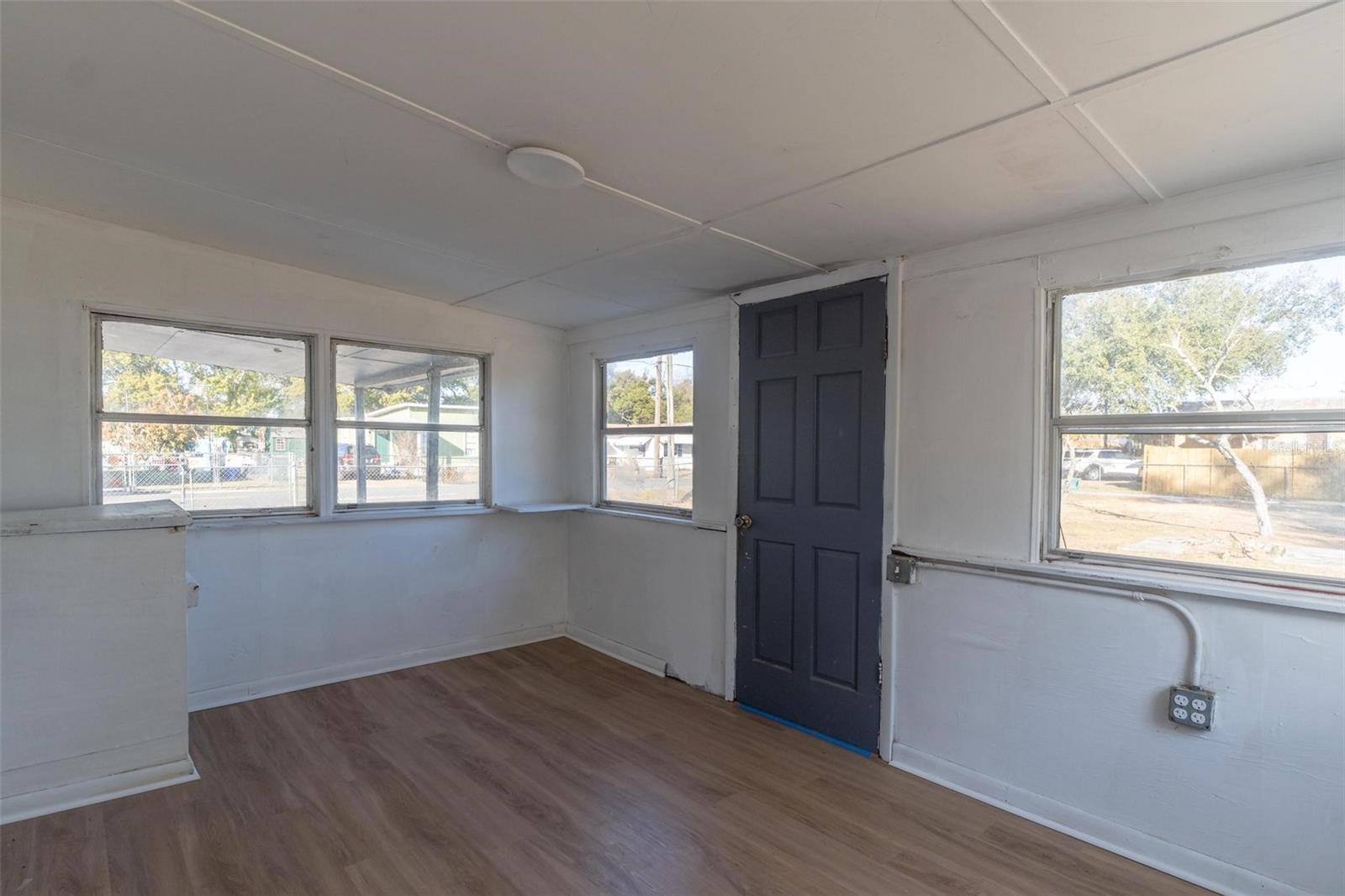 Image 21 of 39 For 3329 Lynn Drive