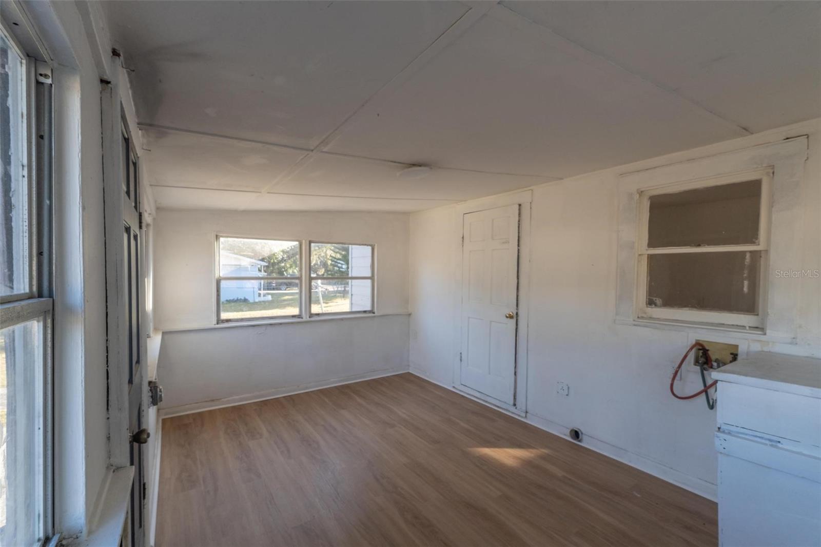 Image 23 of 39 For 3329 Lynn Drive