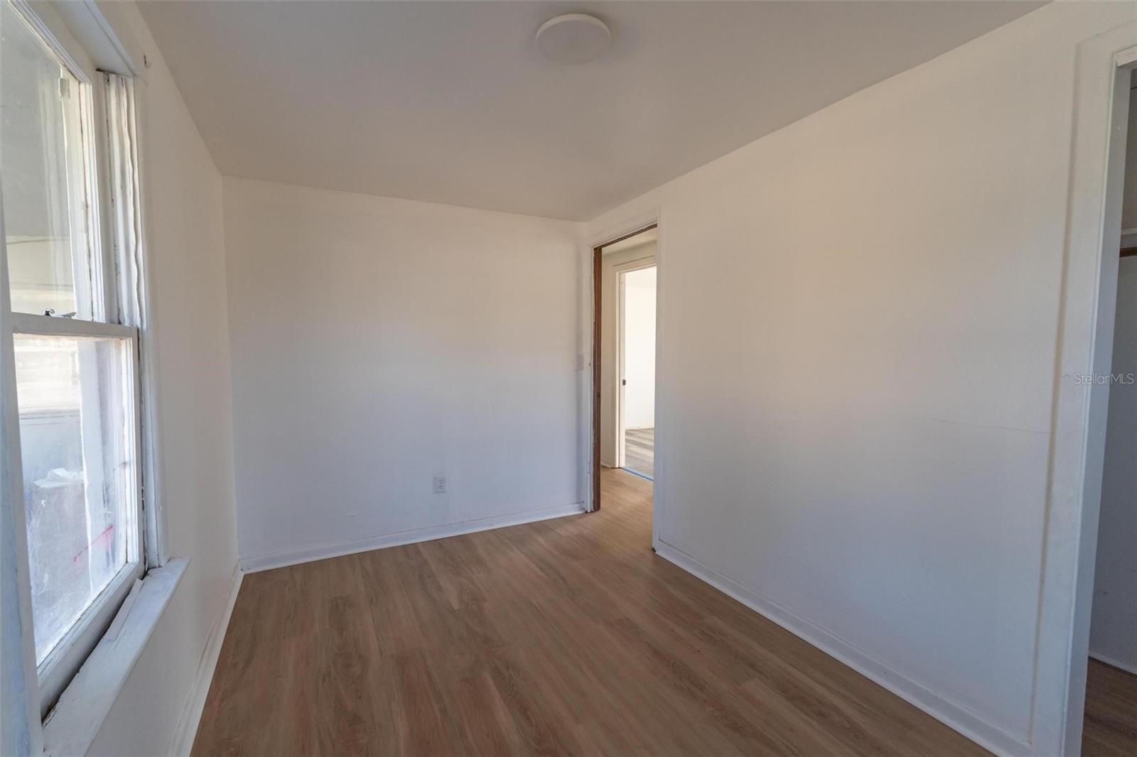 Image 25 of 39 For 3329 Lynn Drive