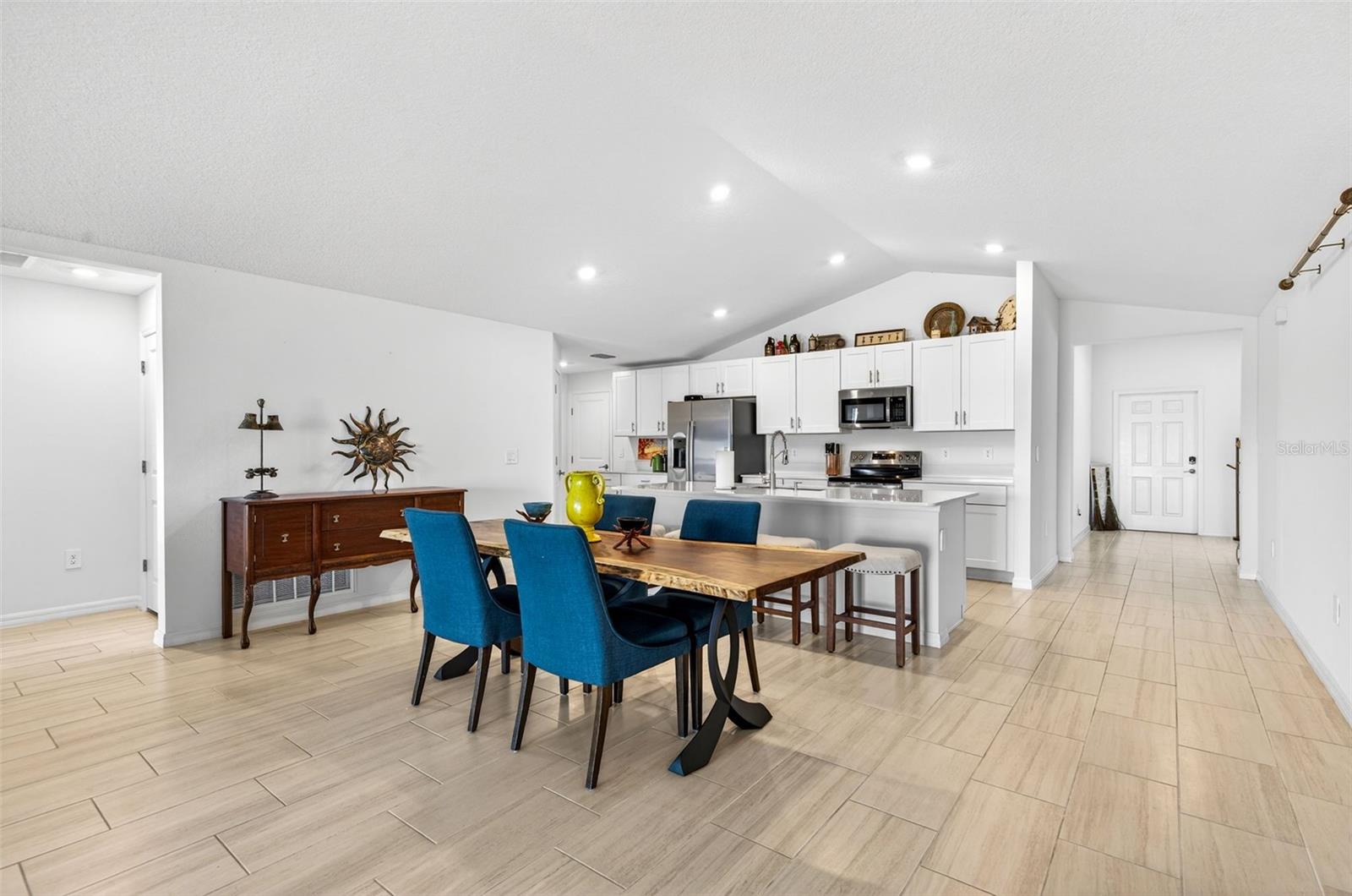 Image 30 of 51 For 15217 Zircon Red Drive