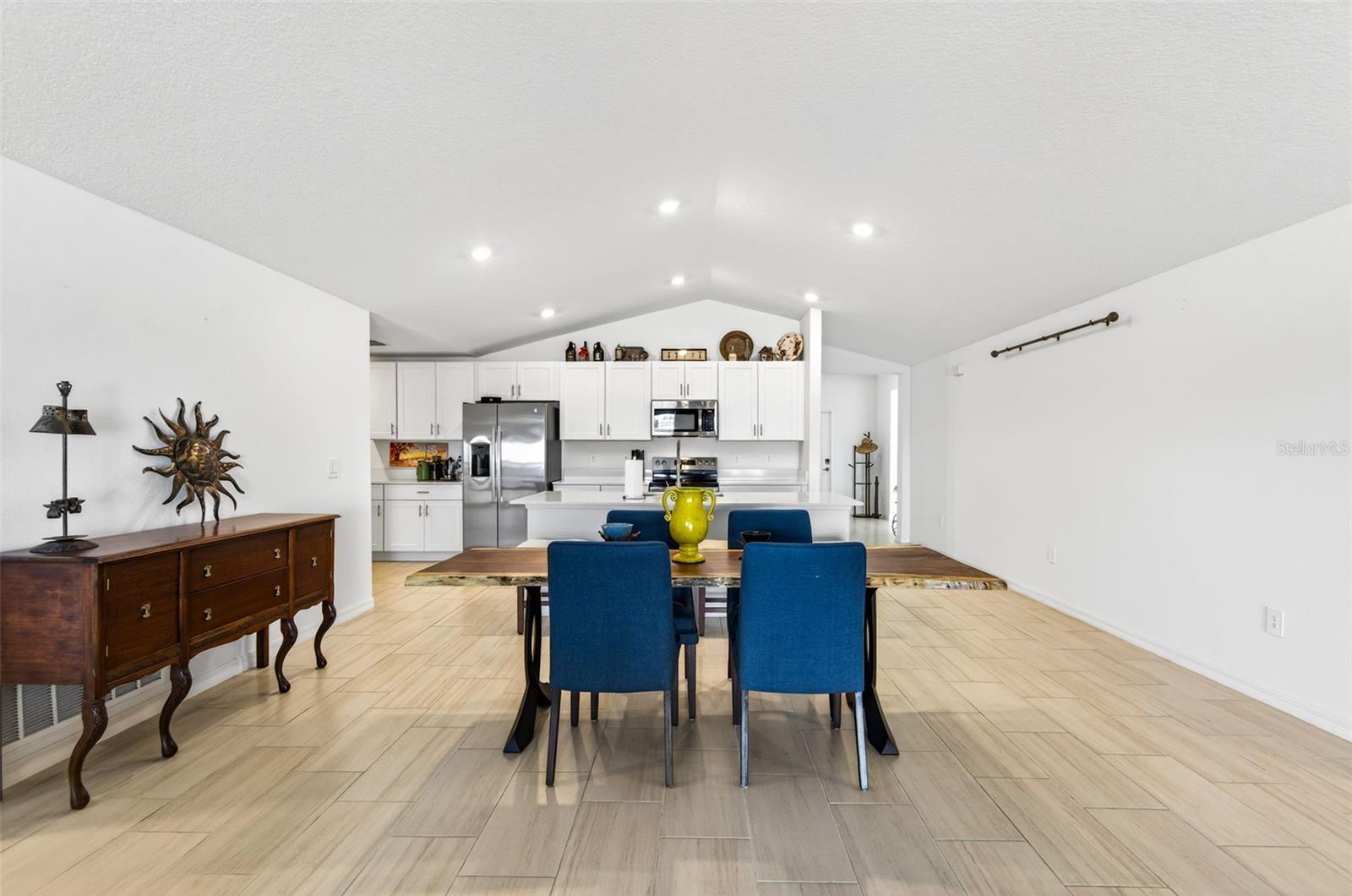 Image 31 of 51 For 15217 Zircon Red Drive