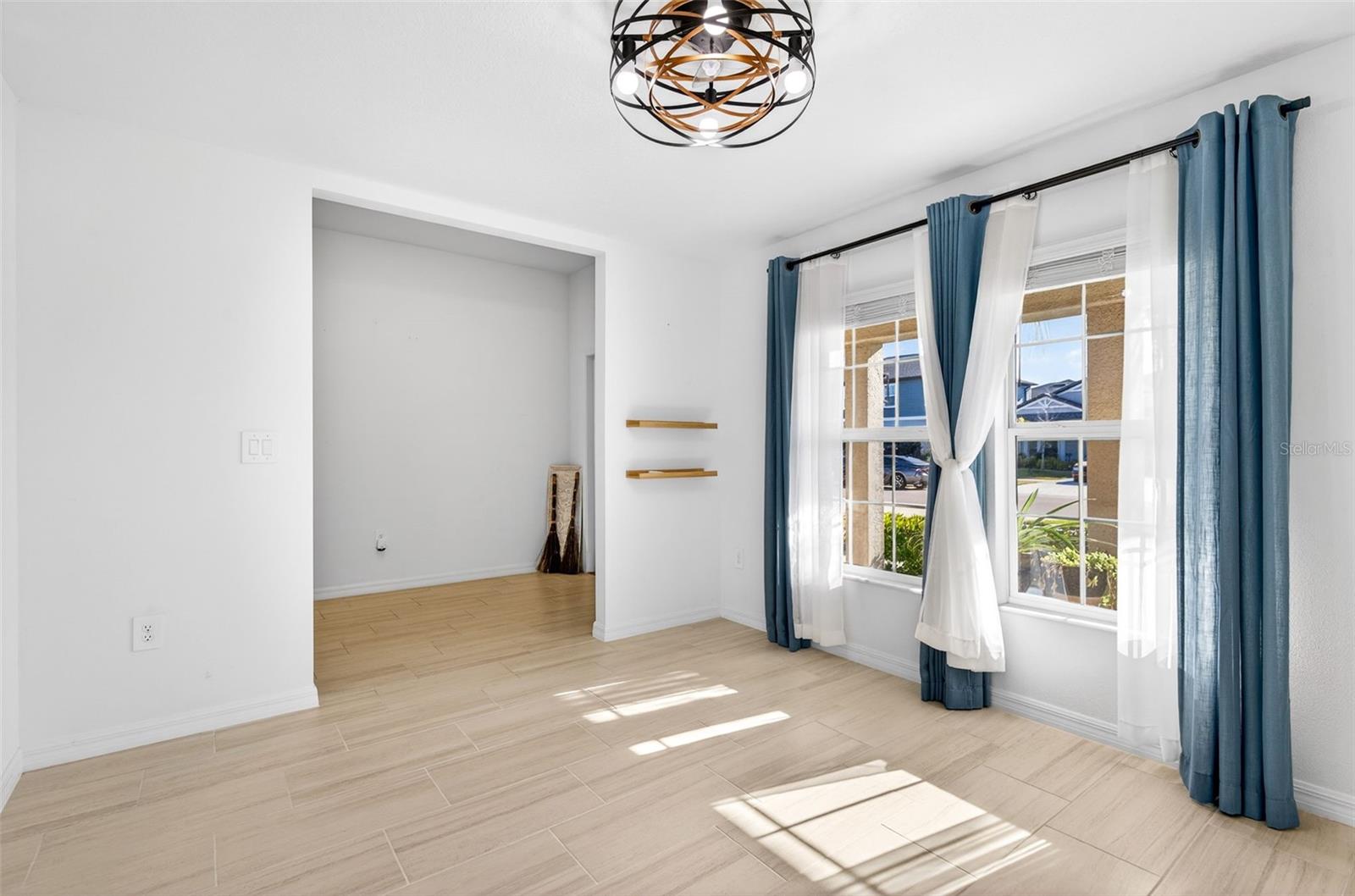 Image 39 of 51 For 15217 Zircon Red Drive