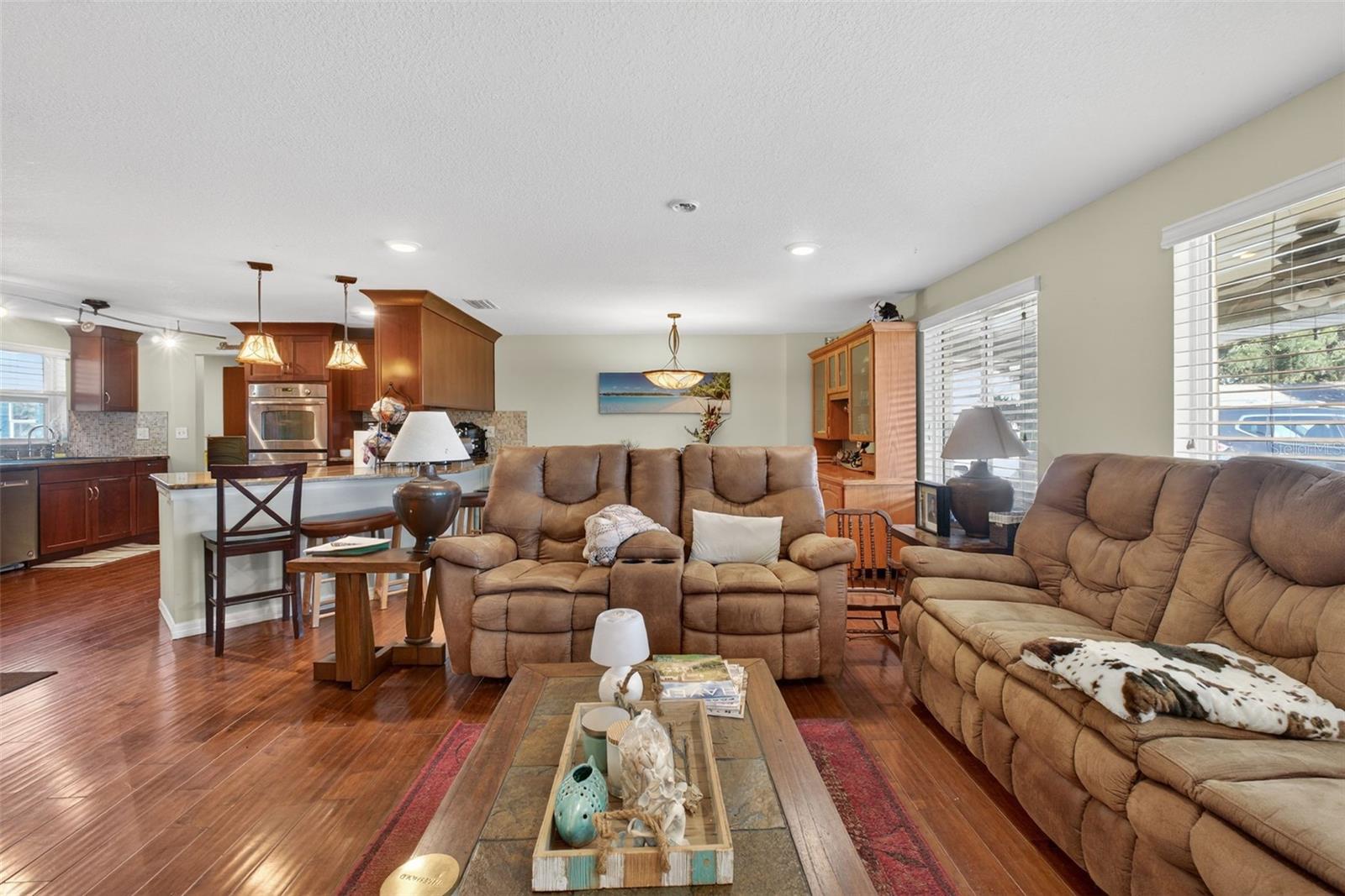 Listing photo id 8 for 6724 Amundson Street