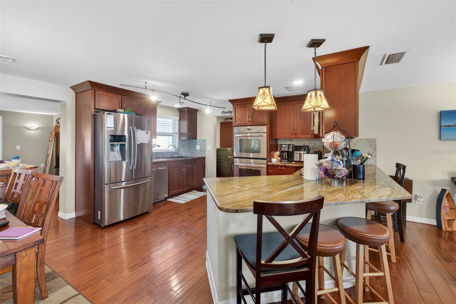 Listing photo id 11 for 6724 Amundson Street