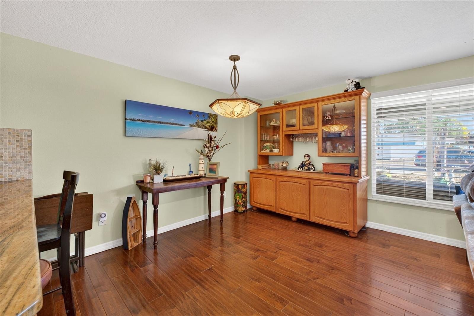 Listing photo id 16 for 6724 Amundson Street