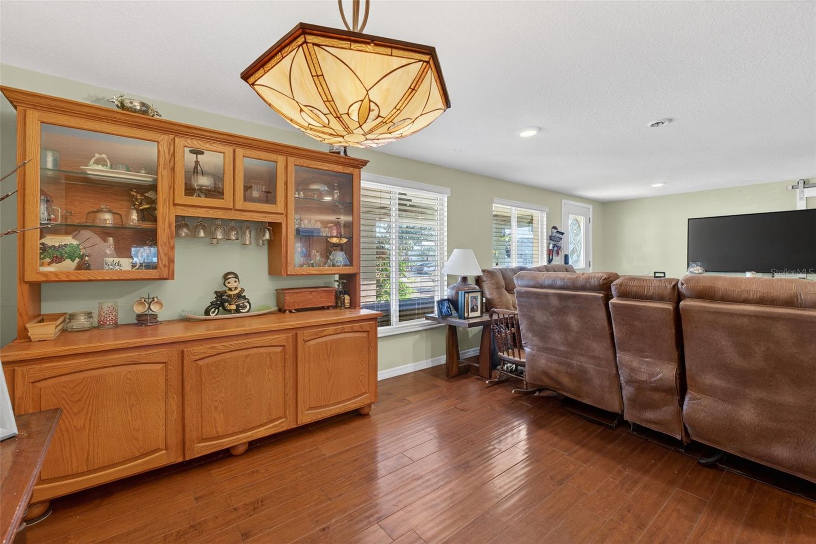 Listing photo id 18 for 6724 Amundson Street