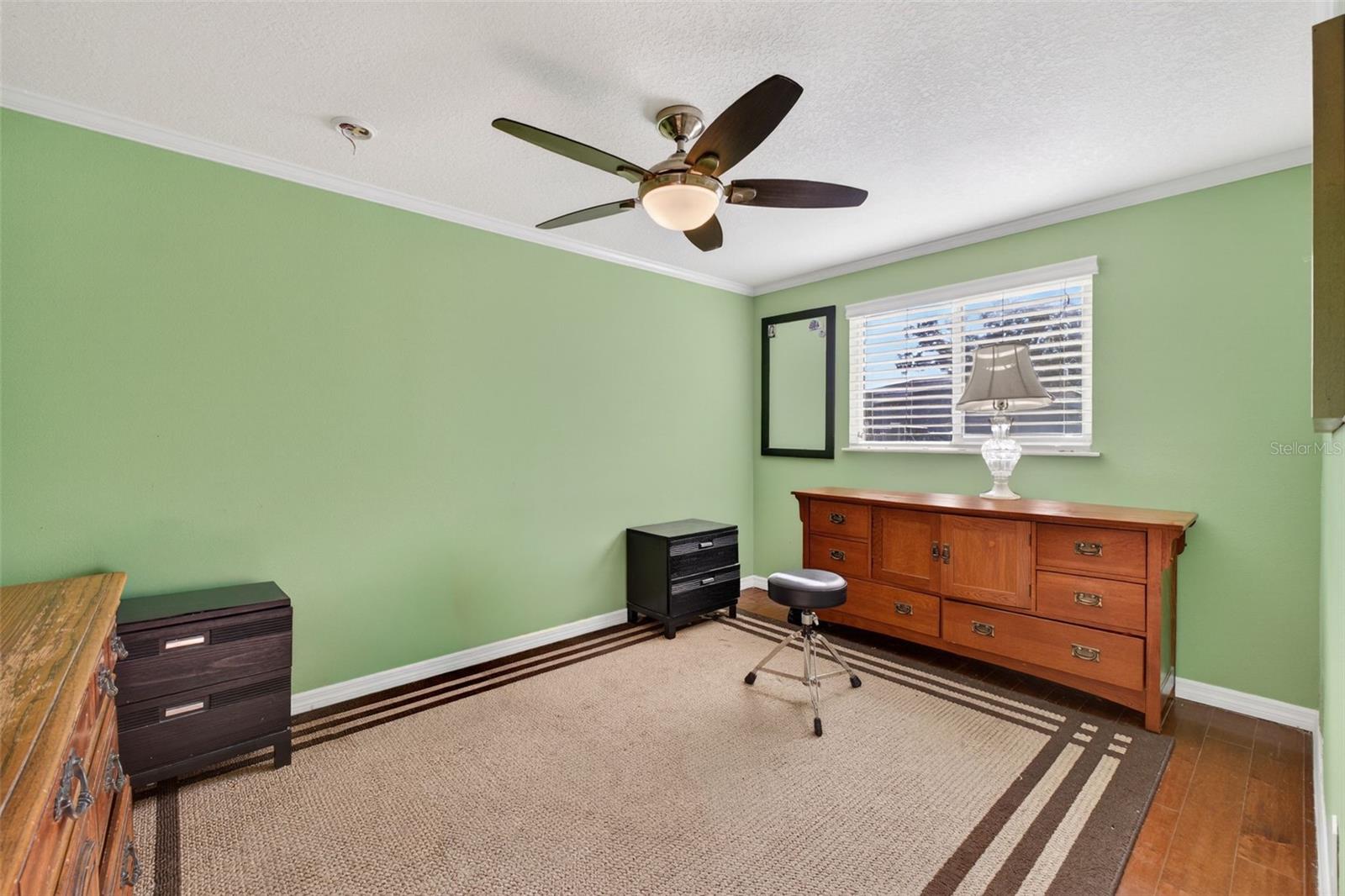 Listing photo id 23 for 6724 Amundson Street