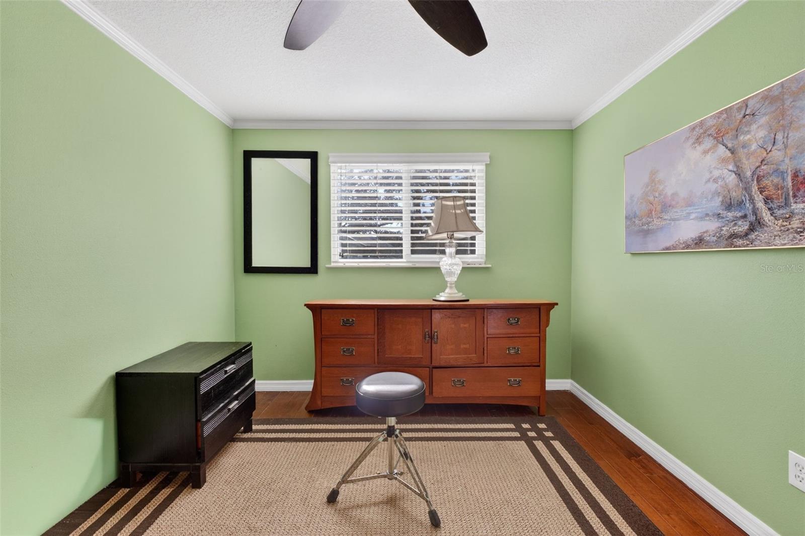 Listing photo id 25 for 6724 Amundson Street