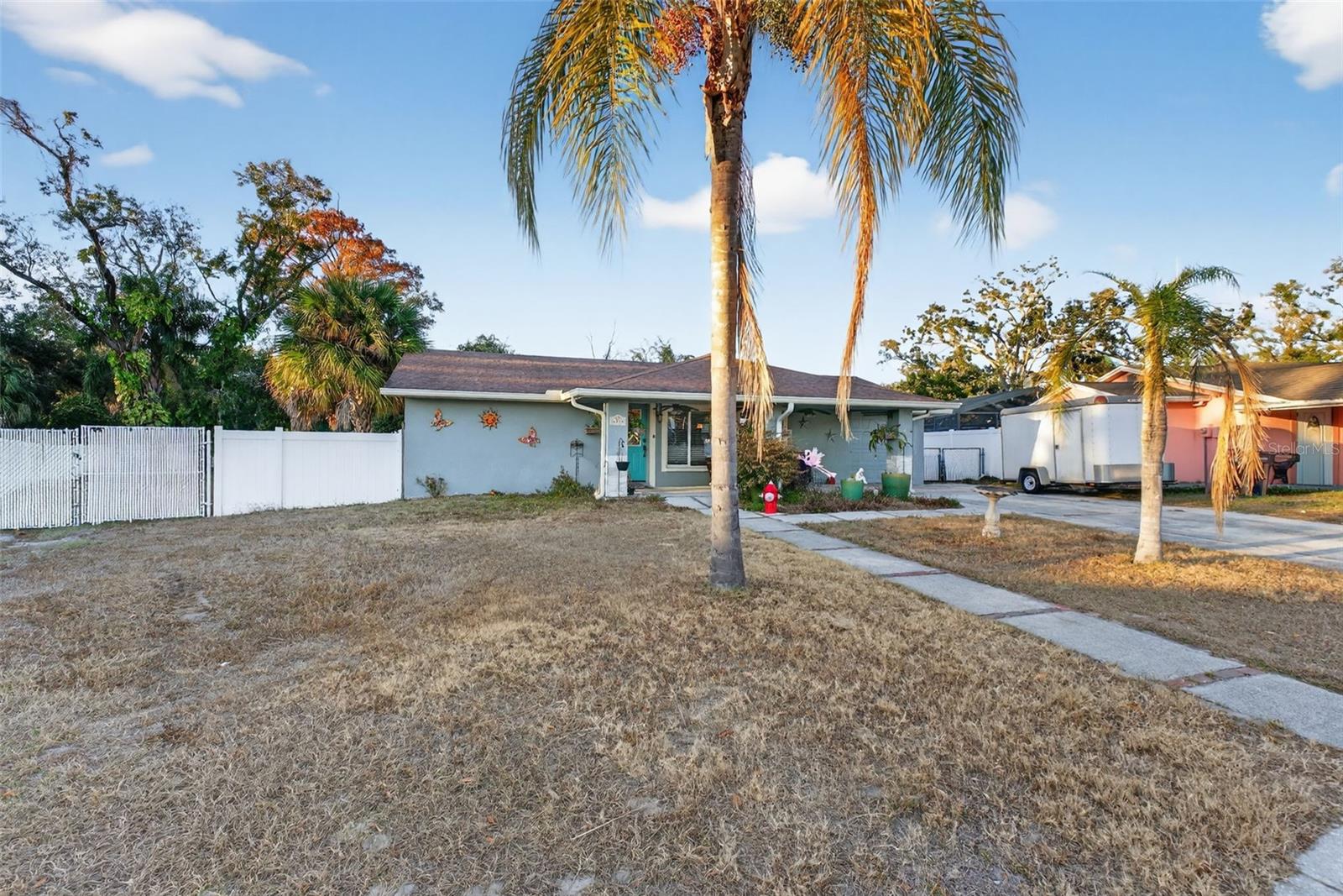 Listing photo id 1 for 6724 Amundson Street