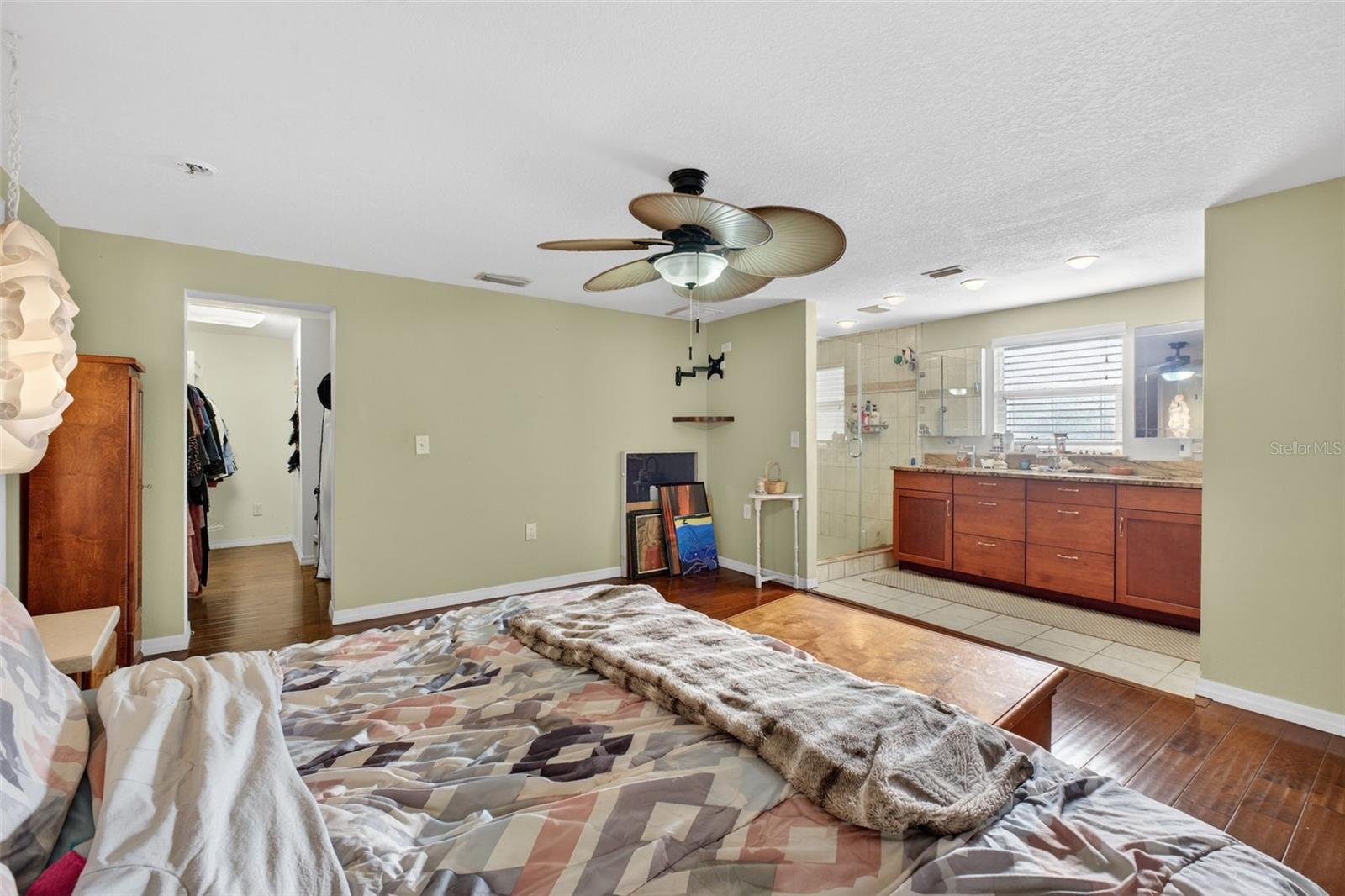 Listing photo id 36 for 6724 Amundson Street