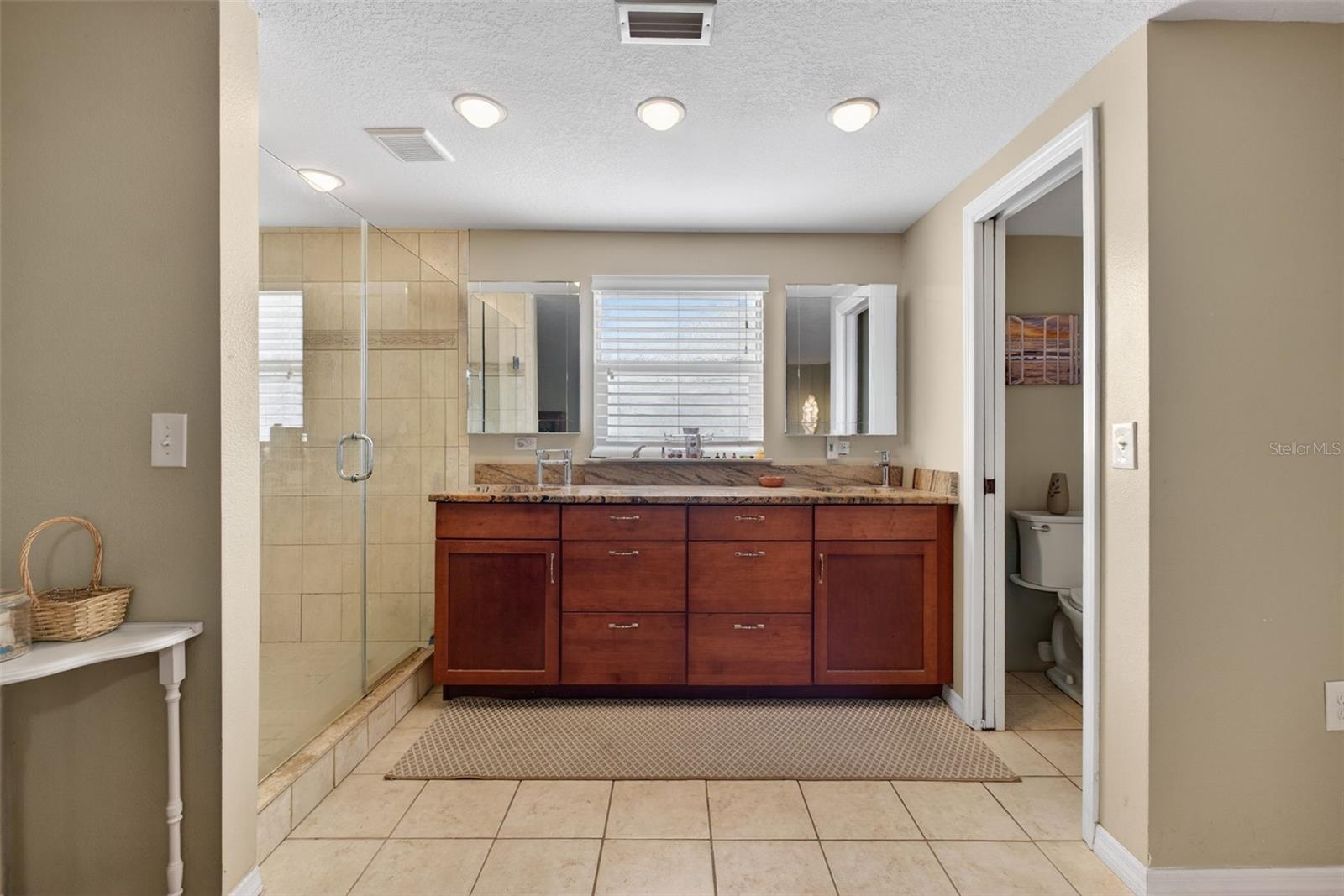 Listing photo id 37 for 6724 Amundson Street