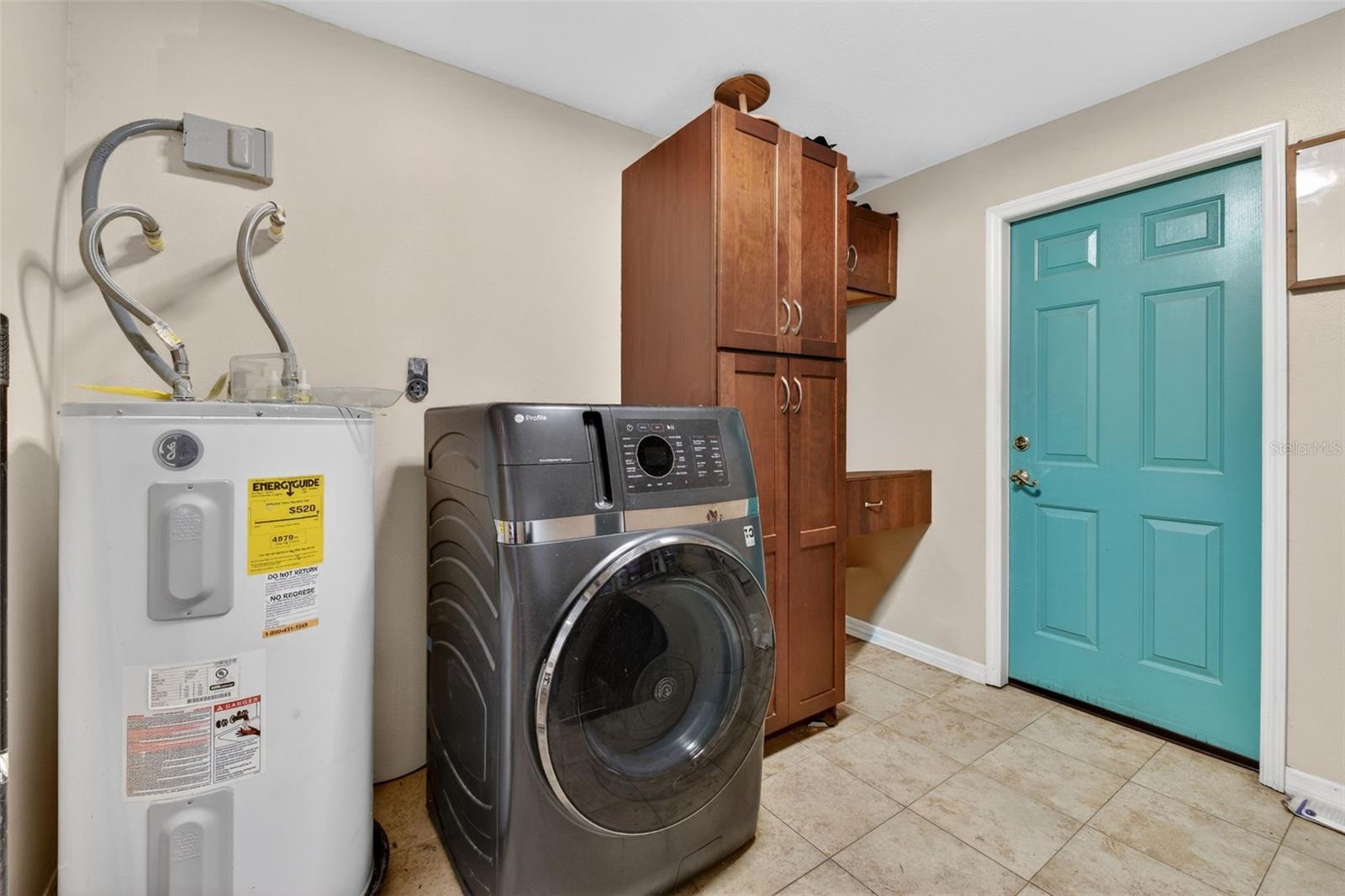 Listing photo id 41 for 6724 Amundson Street