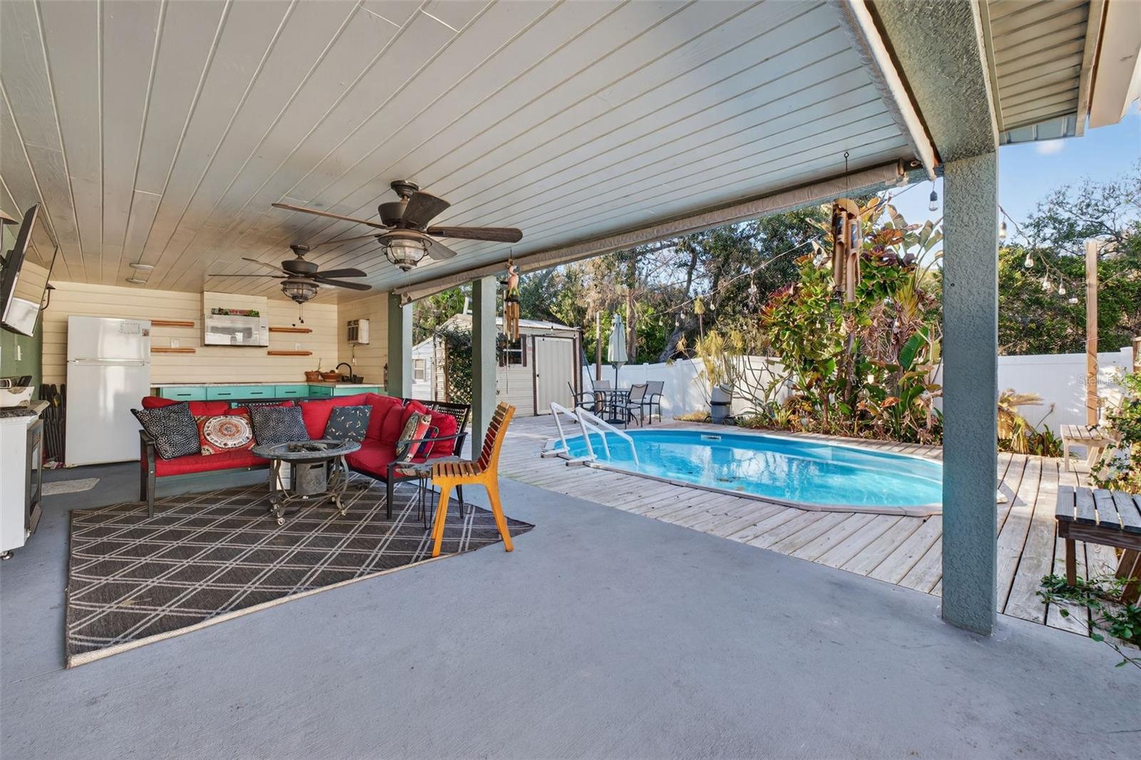 Listing photo id 43 for 6724 Amundson Street