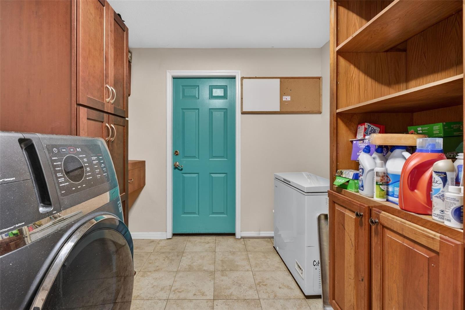 Listing photo id 44 for 6724 Amundson Street