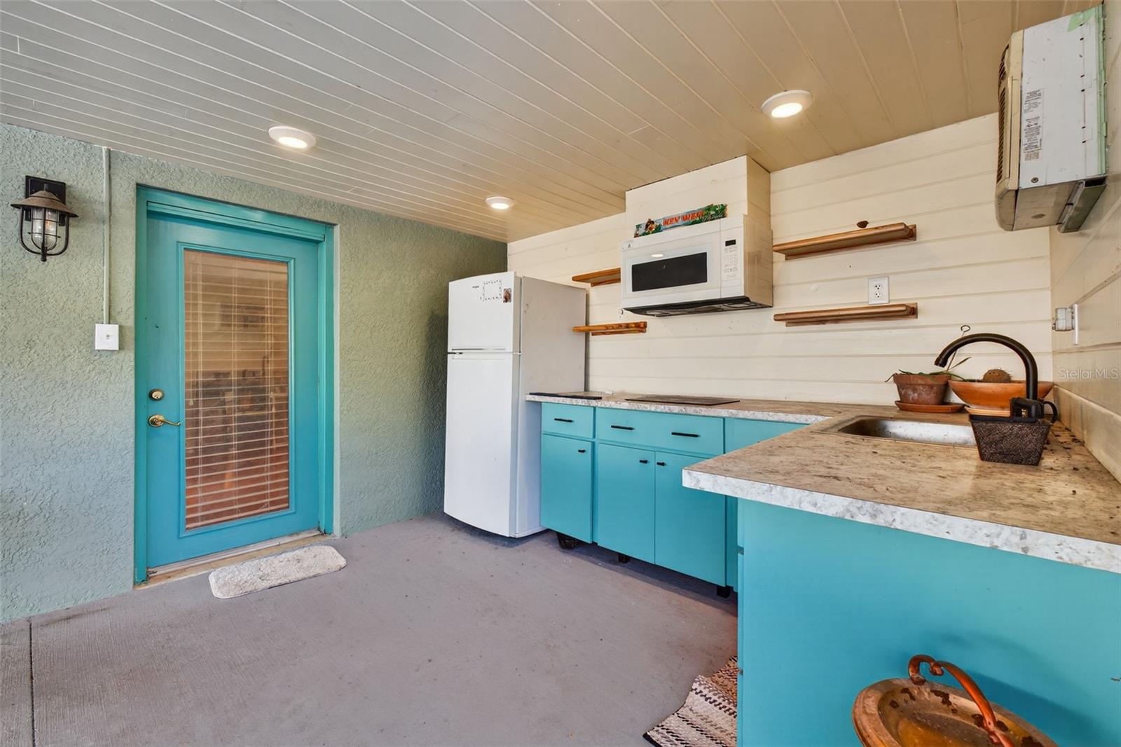 Listing photo id 48 for 6724 Amundson Street