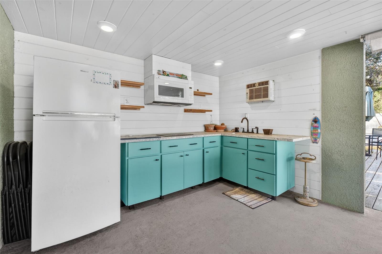 Listing photo id 49 for 6724 Amundson Street