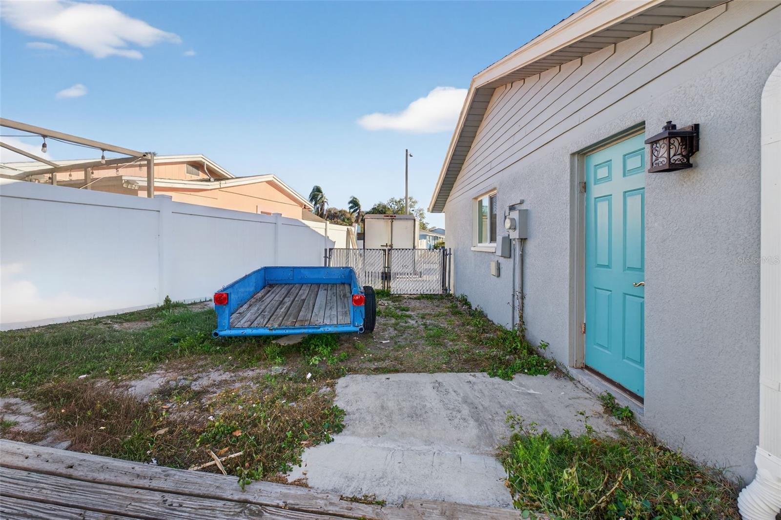 Listing photo id 57 for 6724 Amundson Street