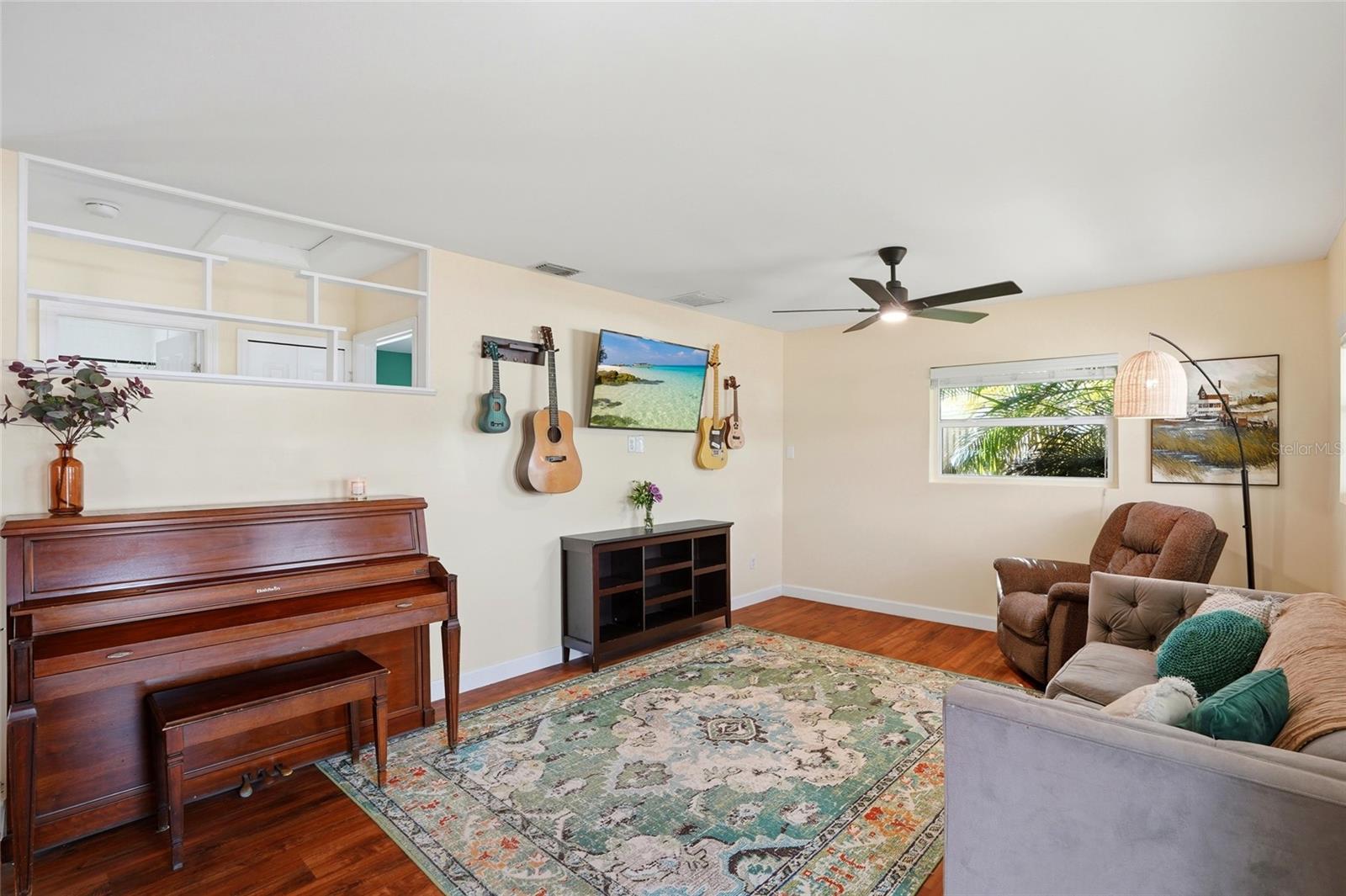 Image 11 of 40 For 5517 Pershing Street Ne